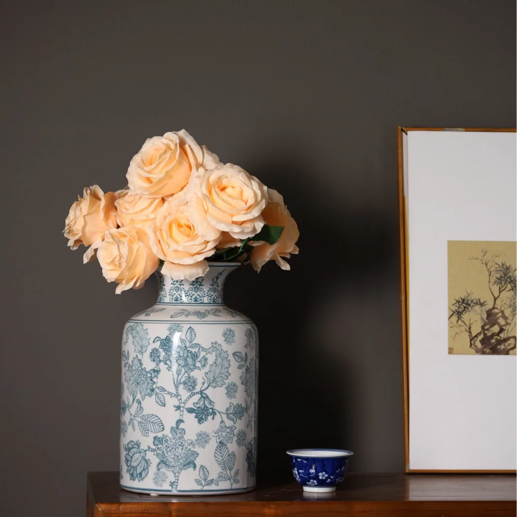 Modern Vintage Chinese Blue and White Porcelain Flower Pot New Ceramic Vase with round Ornament for Wedding Porch Wholesale
