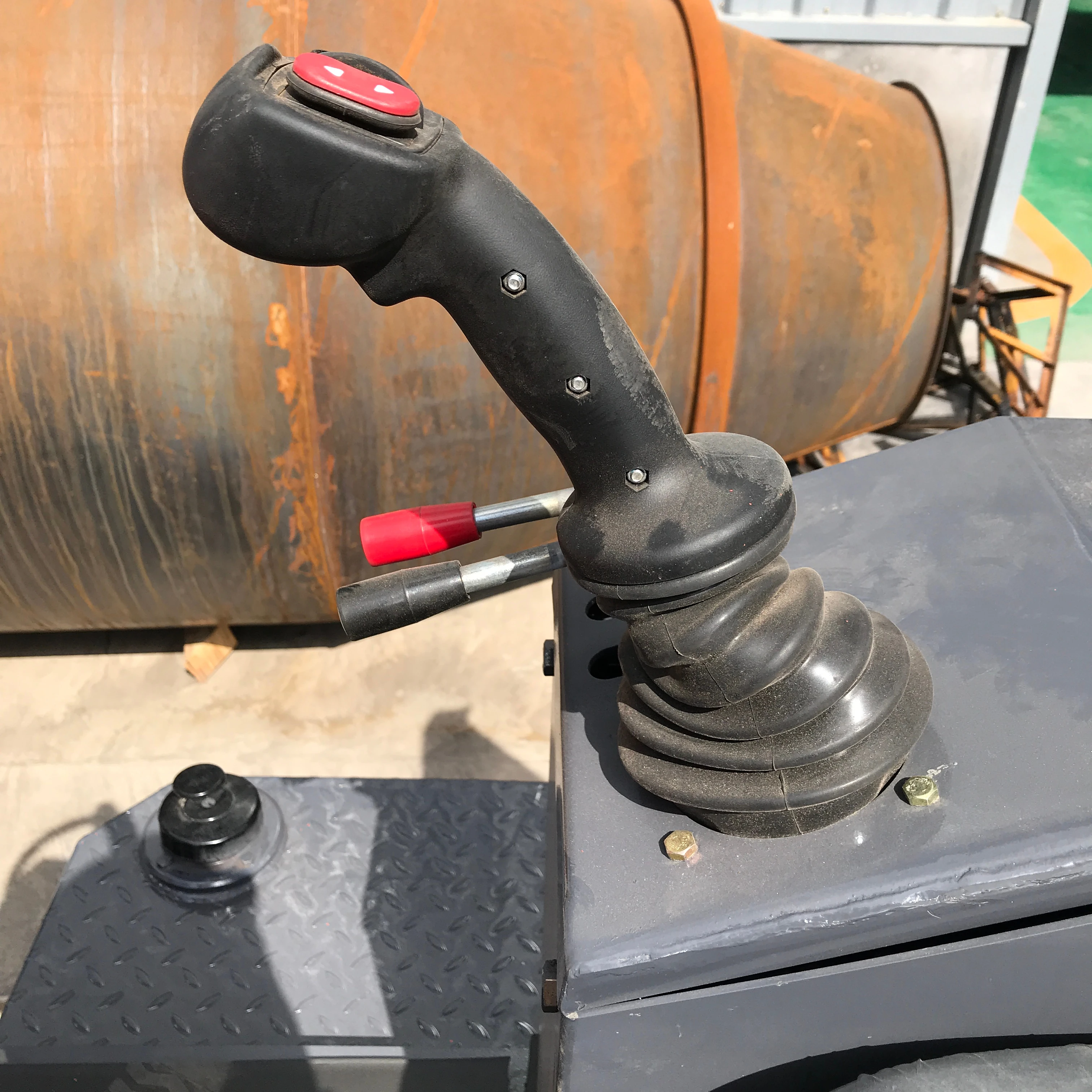 MACHPRO New Mini Loader MLE810 Bobcat Engine Cheap Crawler Skid Steer Loader CE EPA Certification Bucket Attachment 1-3 Ton