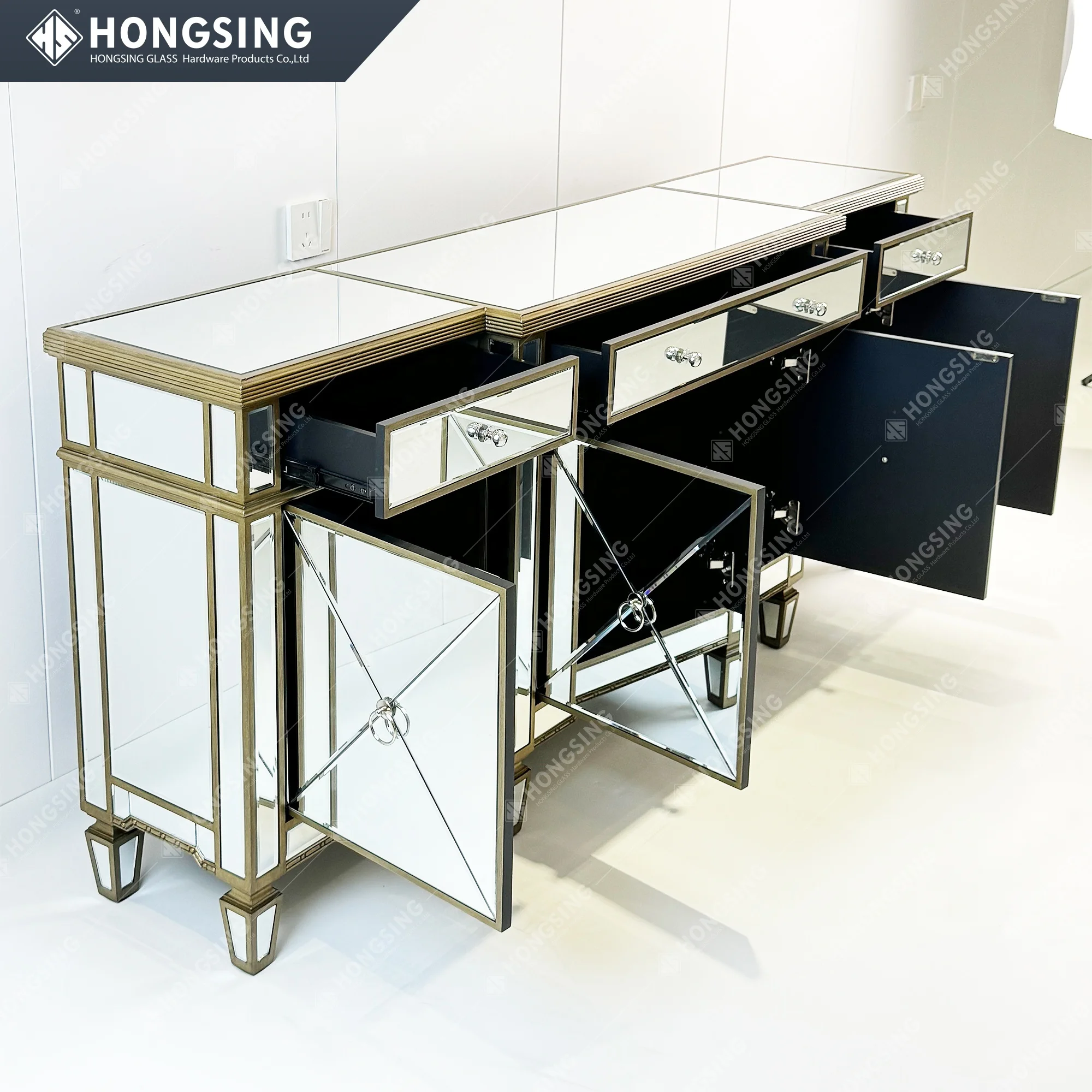Retro Style Mirrored 3 Drawers 4 Doors Sideboard Cabinet Console Table For Home Hotel Storage Sideboard Furniture Console