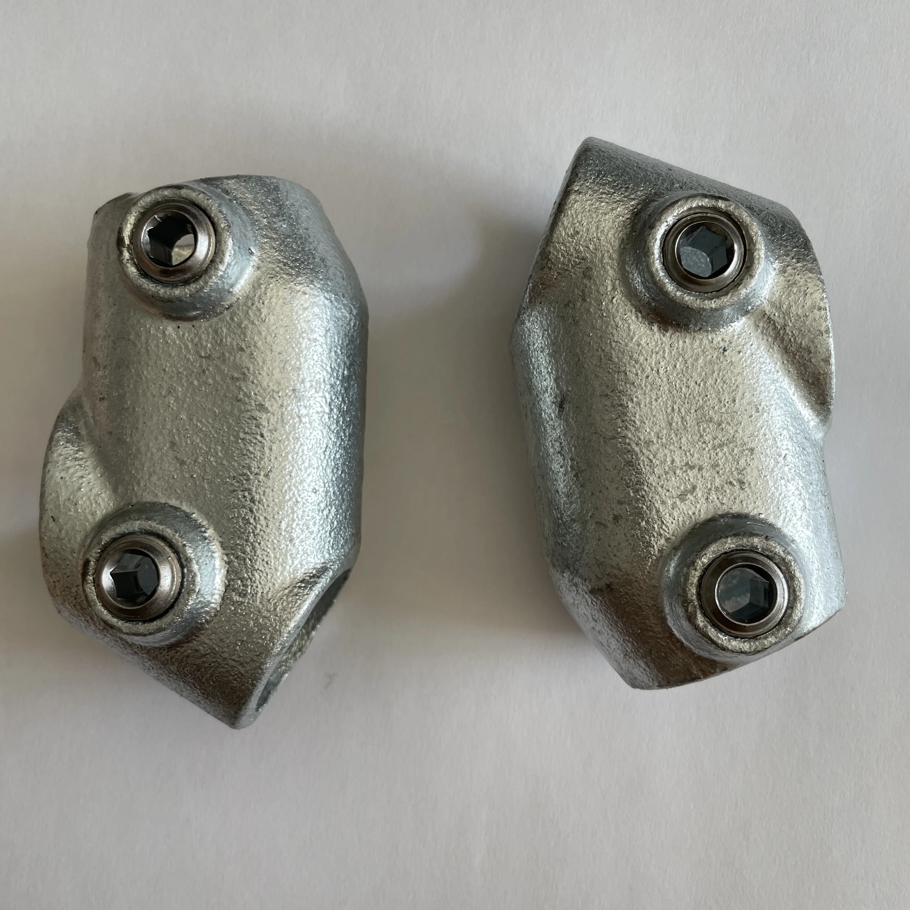 Casting Technics Adjustable Tee 30° - 60° Galvanized Pipe Handrail Connectors