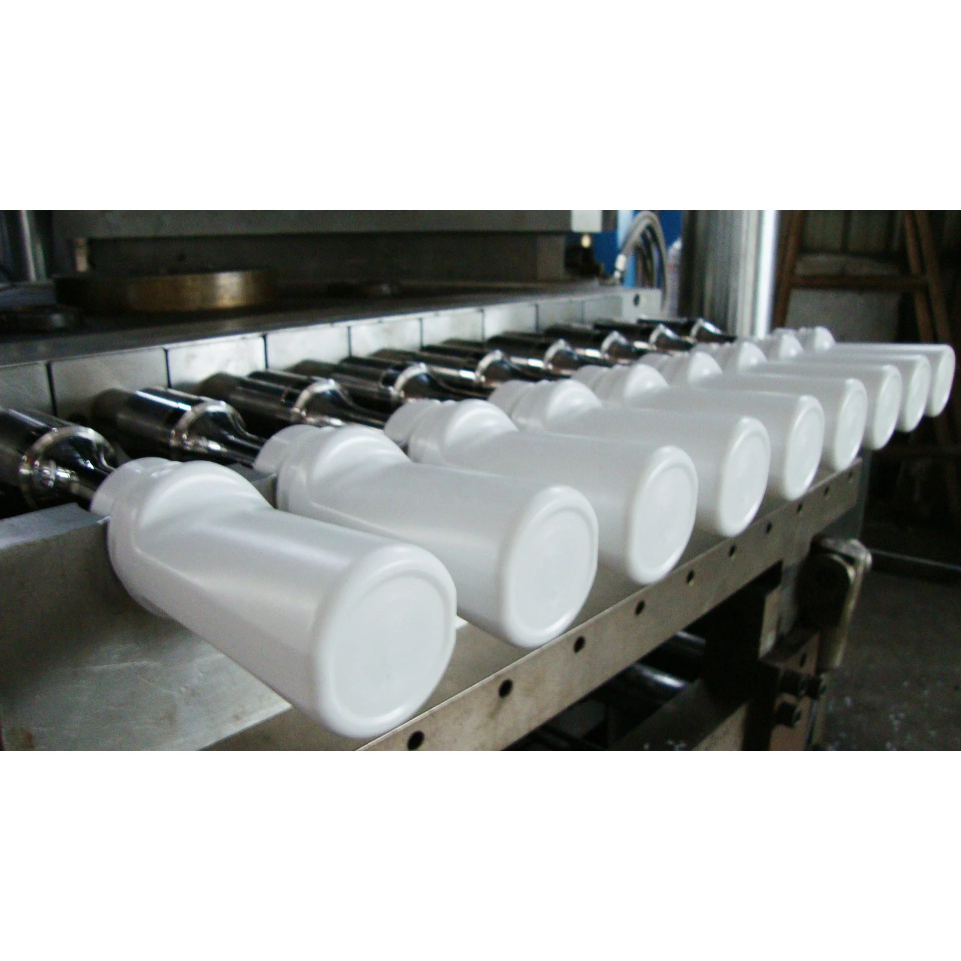 China good quality cosmetic packaging PP,PE,PET bottle producing injection blow molding machine