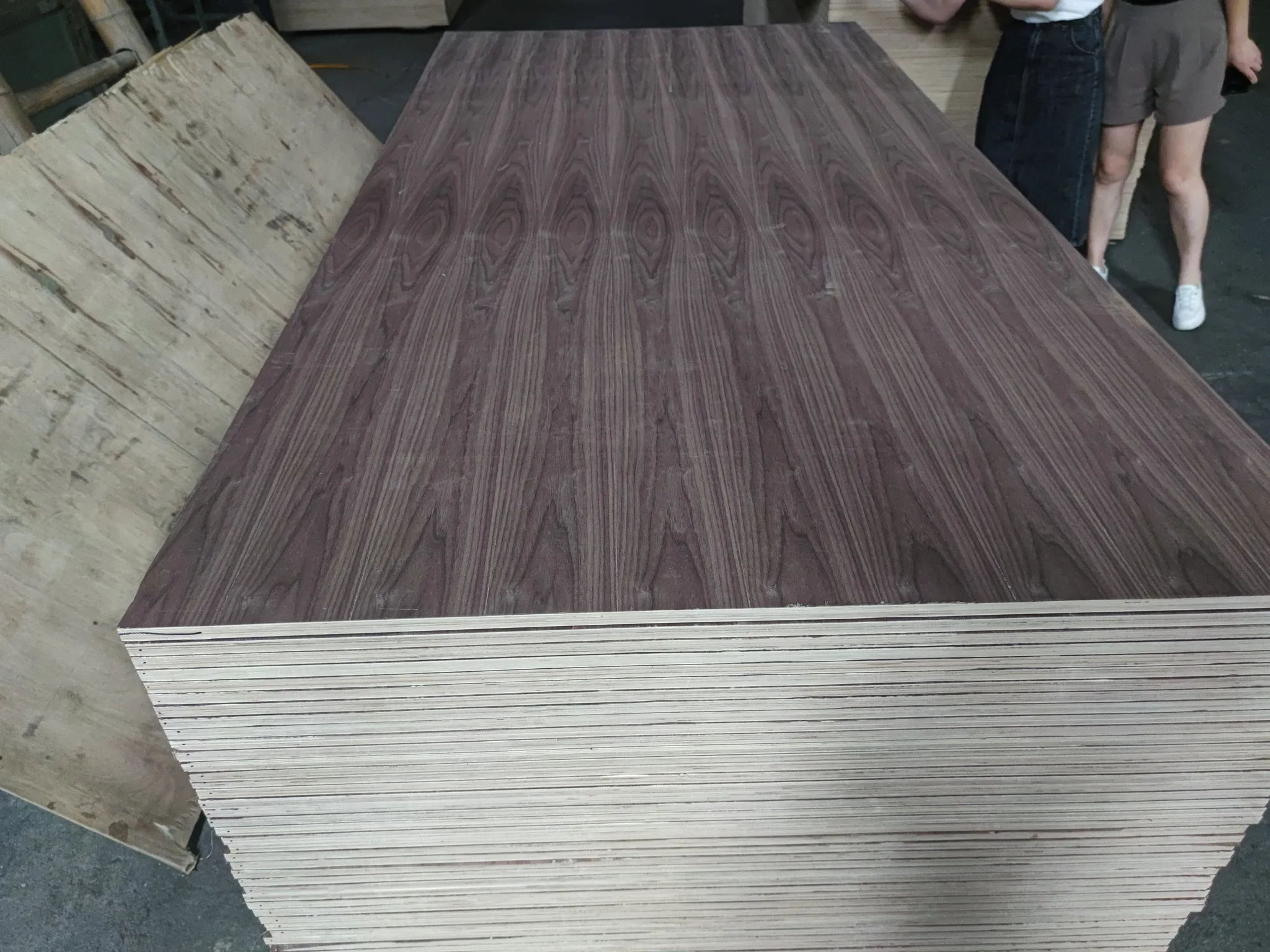 18mm 4x8 Natural Wood Veneers Oak Teak Walnut Cheery Laminated Fancy Plywood with Furniture Grade