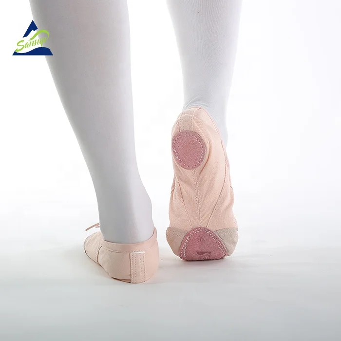 
2020 top class and high quality professional canvas soft bottom cat claw ballet shoes for girls with customized style 