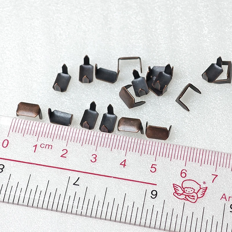 Square Fastening Nail Staples Custom Color Brass with 2 Prong Claw Rivet for Leather 10000 Pieces 5 Bags Custom Cm Prism Support