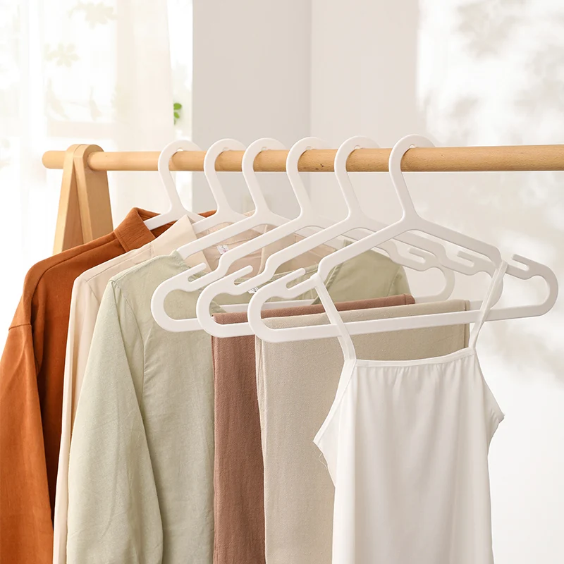 Chenyi Selling Space Saving Plastic Hanger with Hook Durable Clothes Hanger Light Weight Plastic Clothes Hanger