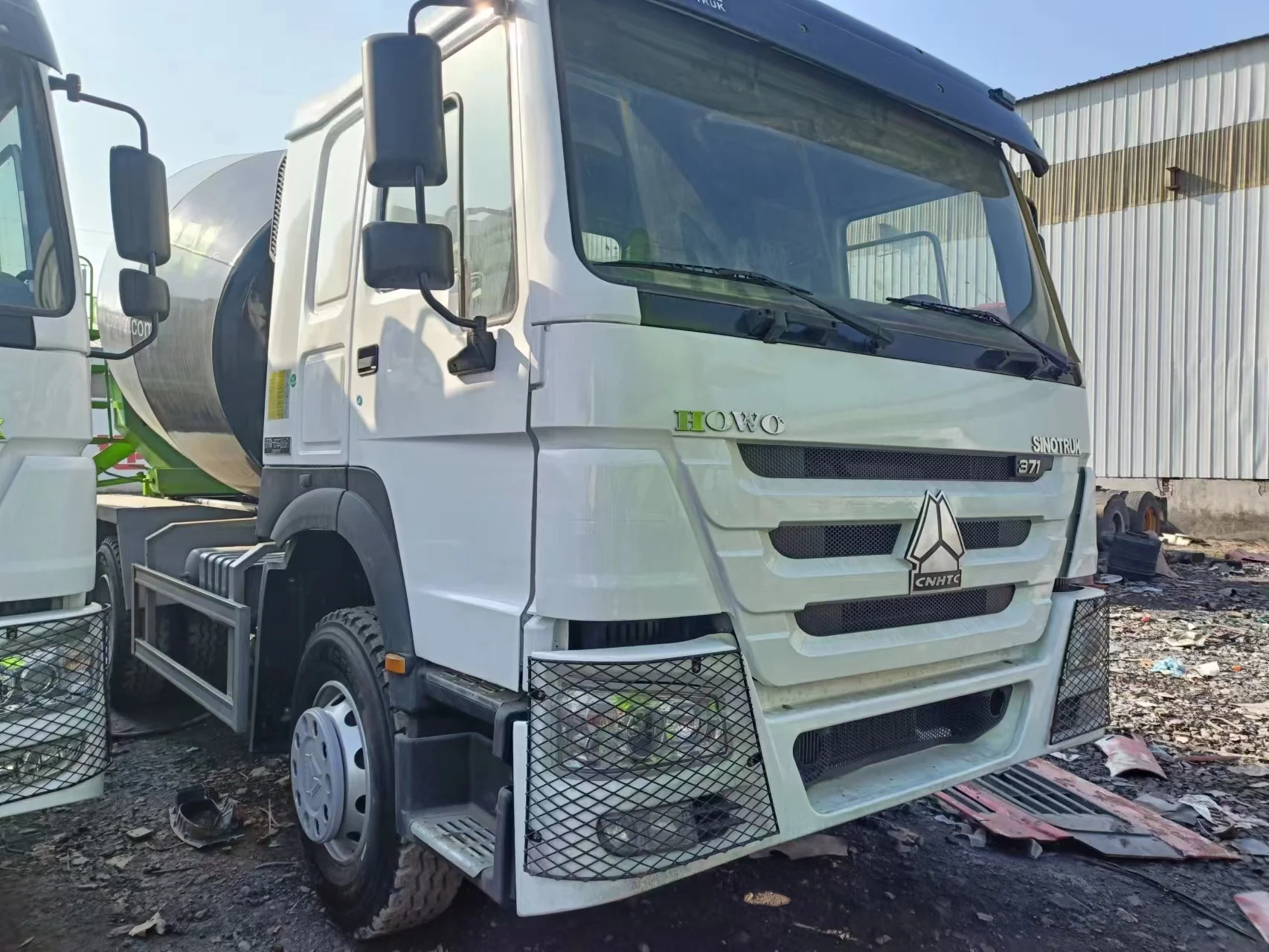 SINOTRUK HOWO Second Hand 6x4 Cement Mixer Truck Euro 2 Mobile Concrete Mixing Machine 10 CBM Concrete Mixer Truck For Sale