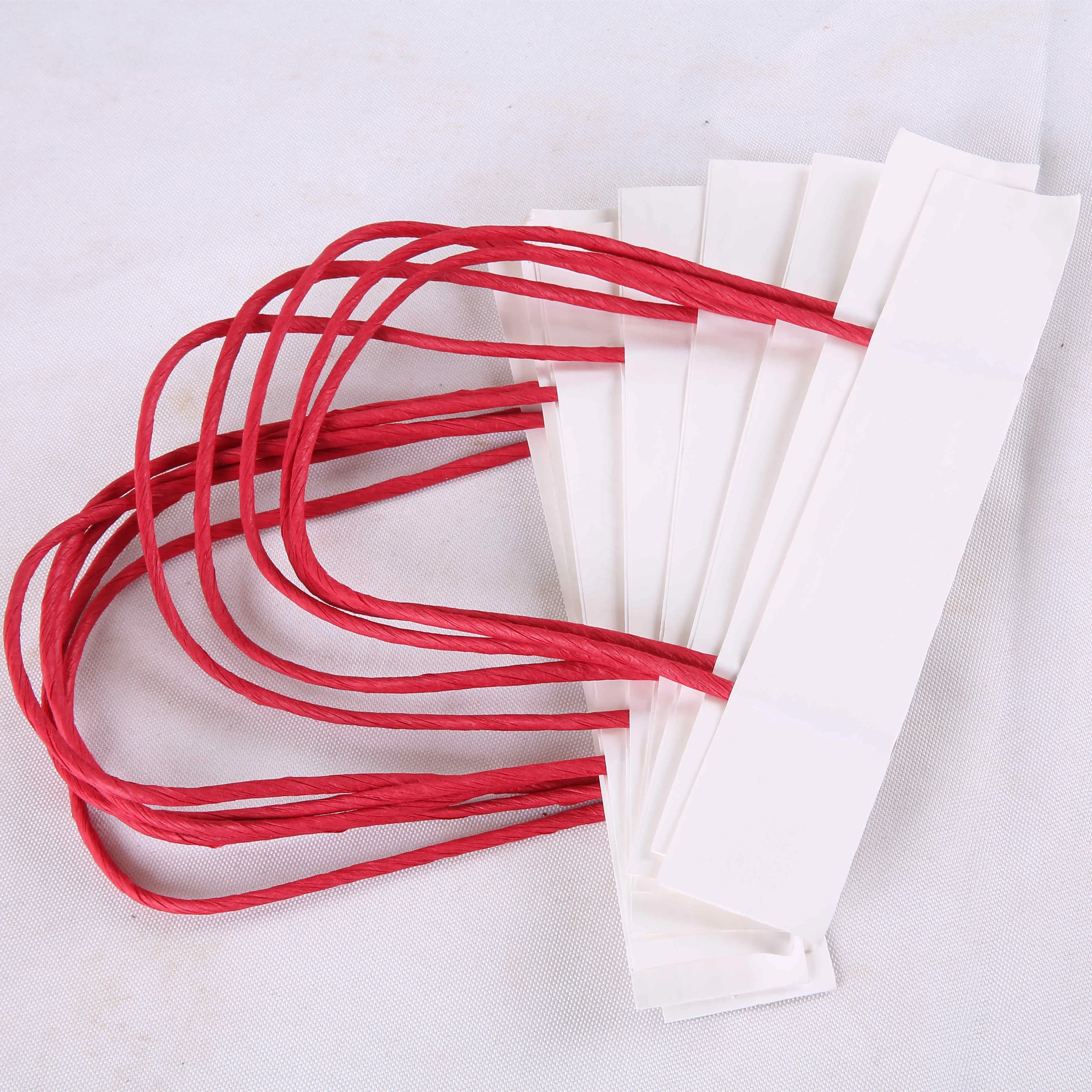 Скрученная бумажная ручка бумажный мешок