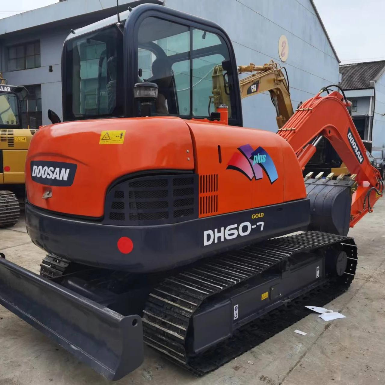Used DH60 Doosan  excavator Doosan DH60 rubber track with dozer and thumb bucket