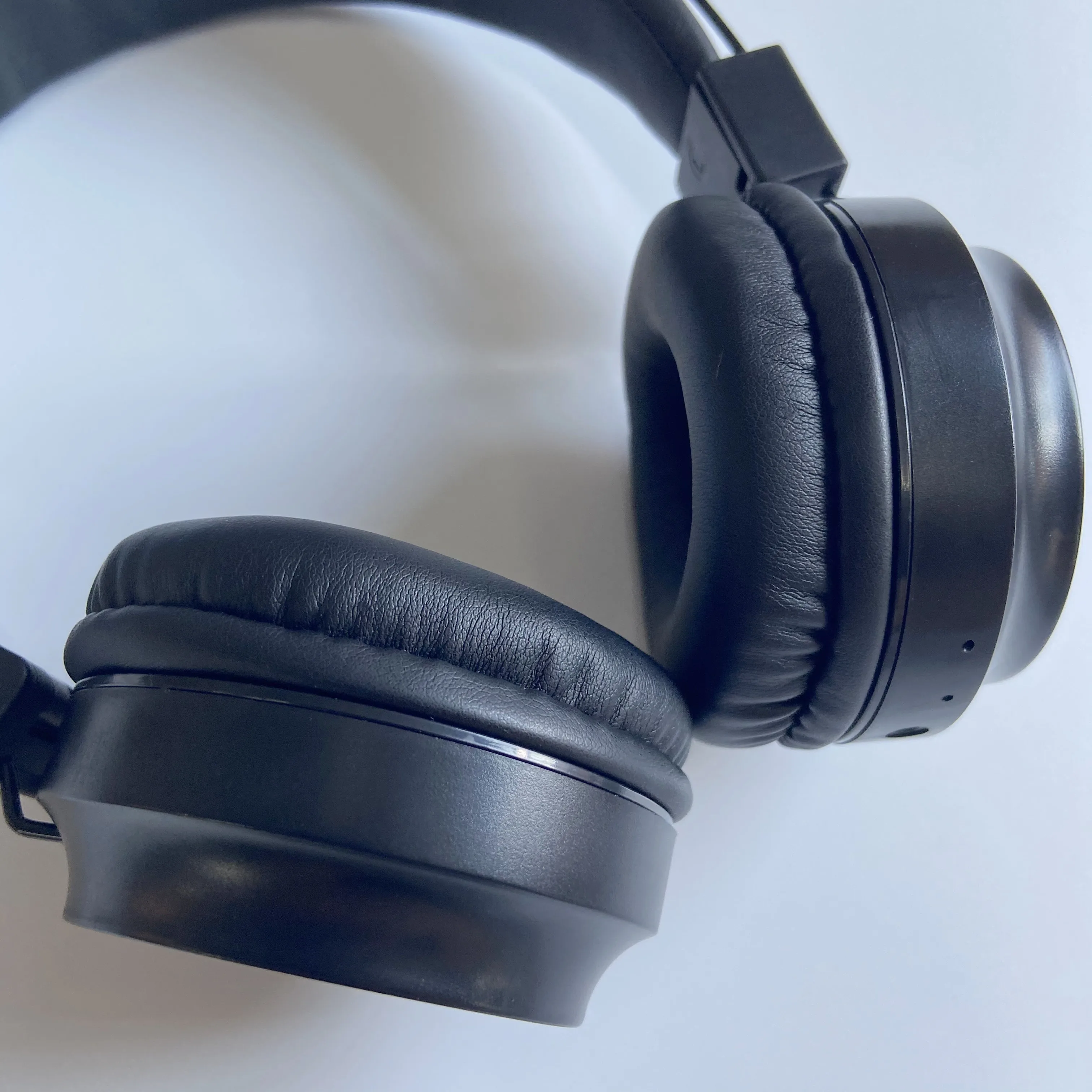 Беспроводные наушники регулируемые Hi-Fi стерео складные со встроенным микрофоном и регулировкой