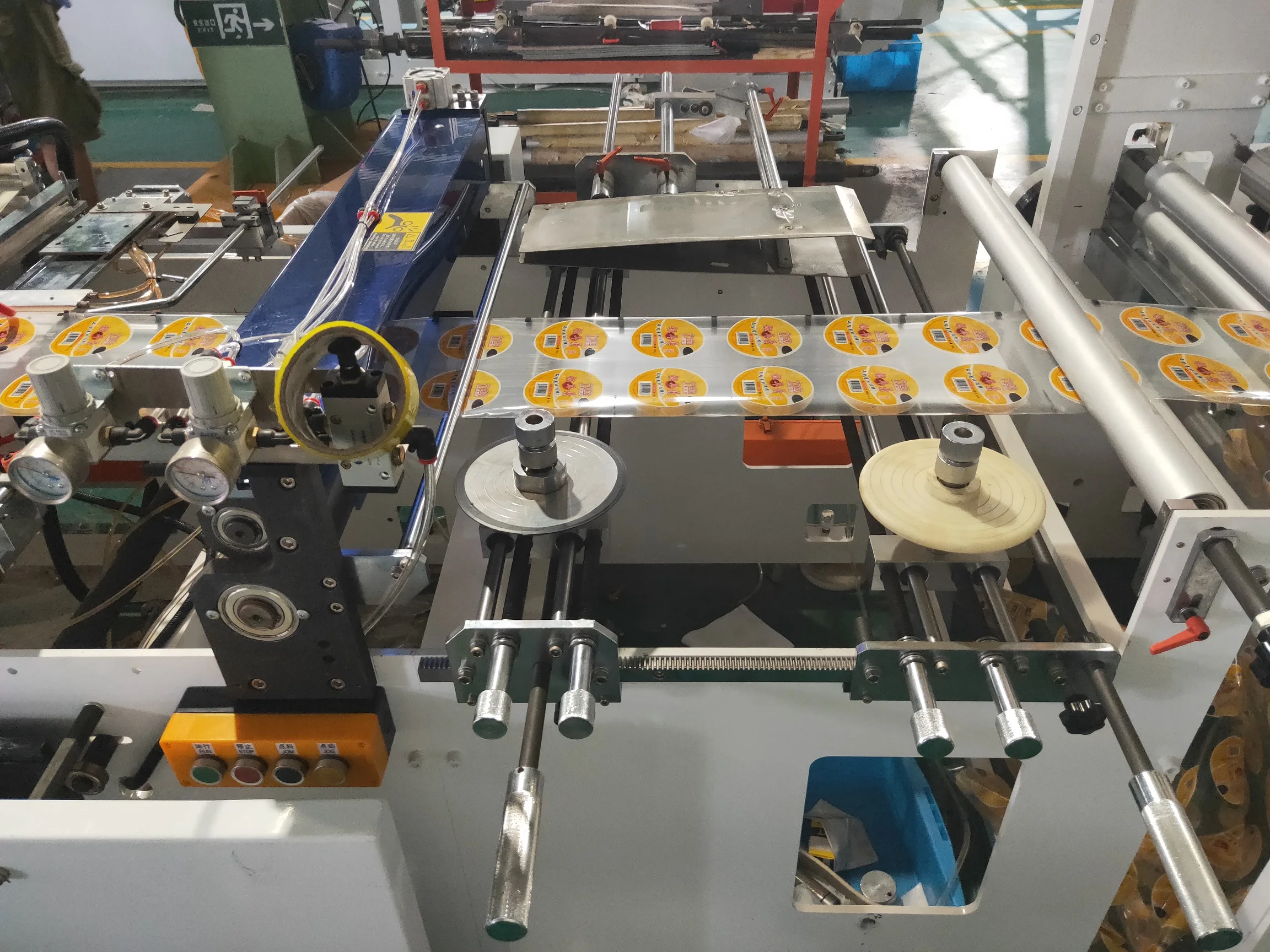 
CE certificated three side sealing laminating pouch making machine 