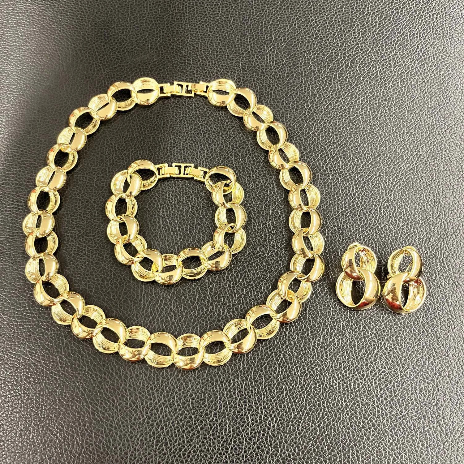 Zhuerrui Hot Selling Gold Jewelry Sets Cheap Plate Necklace Bracelet Jewelry Set Simple Bridal Pendant Accessories HV21093033