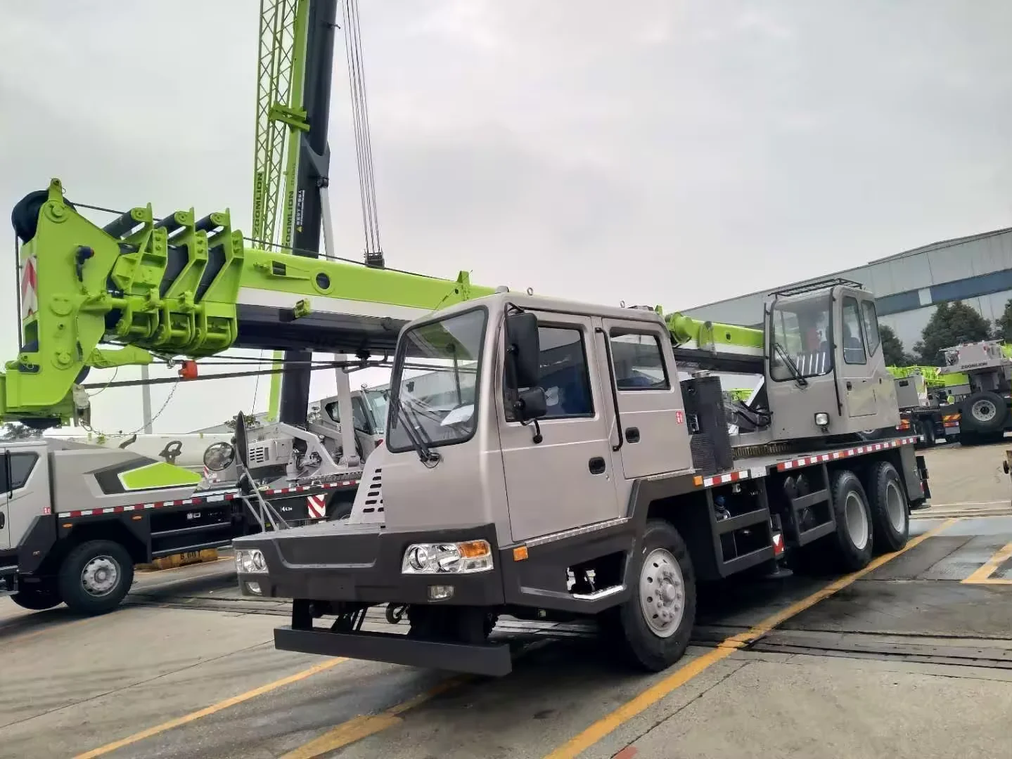 Chinese Brand Lifting Machinery ZMC85 85t Mobile Truck Crane in Stock