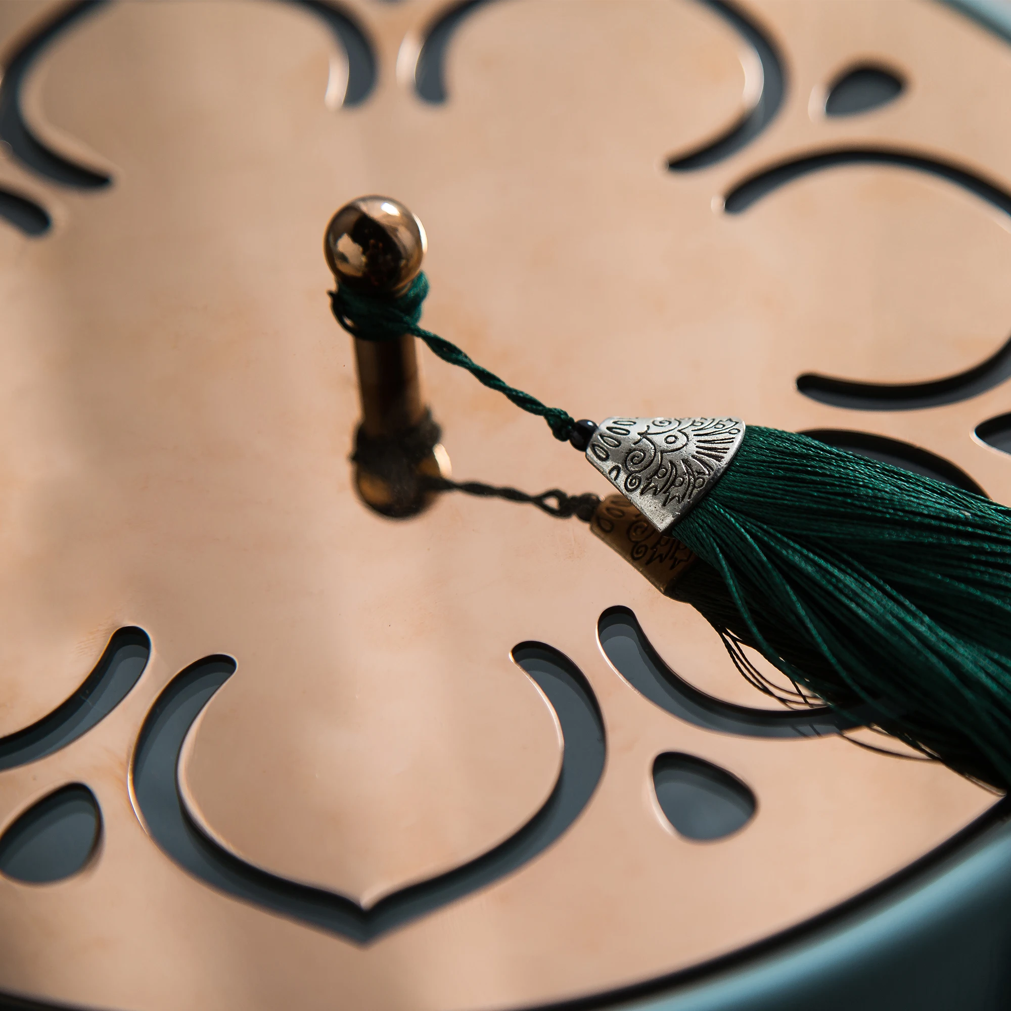 Ceramic round box golden iron lotus lid luxury service storage box for home decor