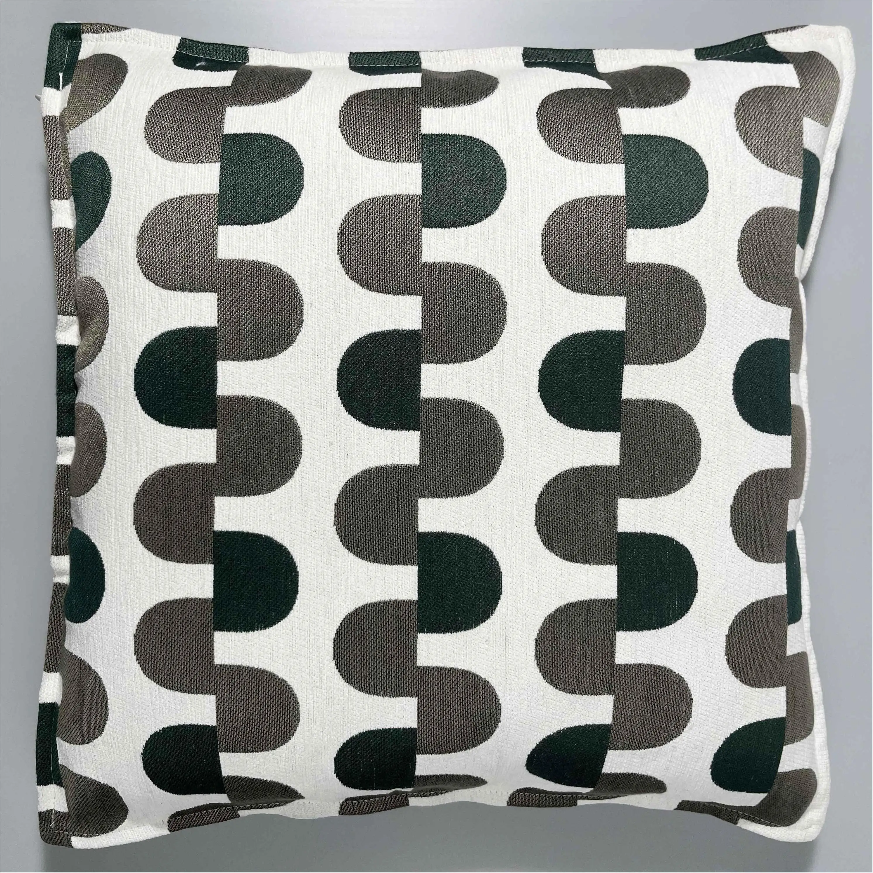 Чехол для подушки с синей вышивкой