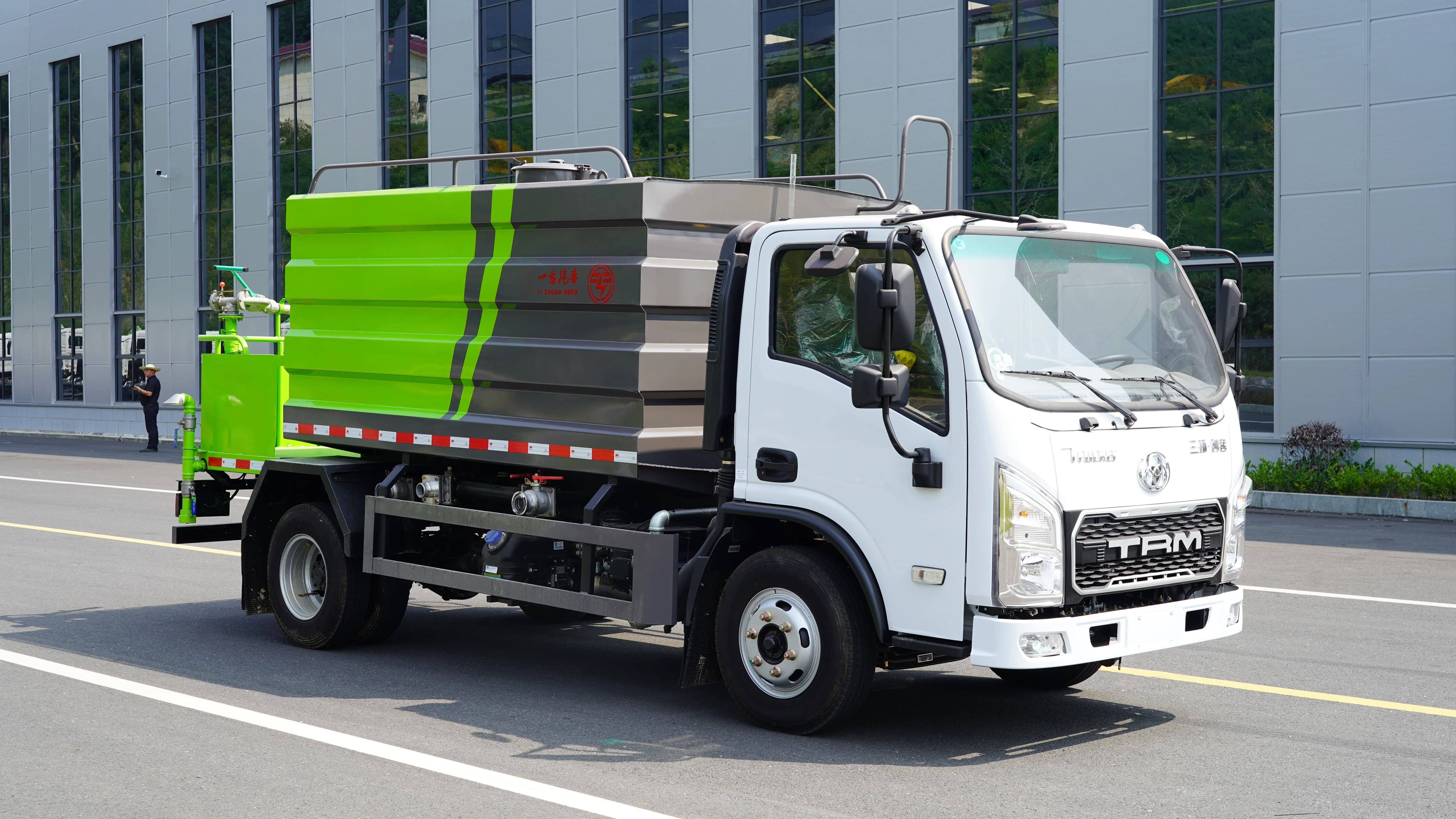 Tri-Ring Factory Direct New Diesel Manual Transmission Water Bowser Truck Urban Dust Control Road Spray Sprinkler