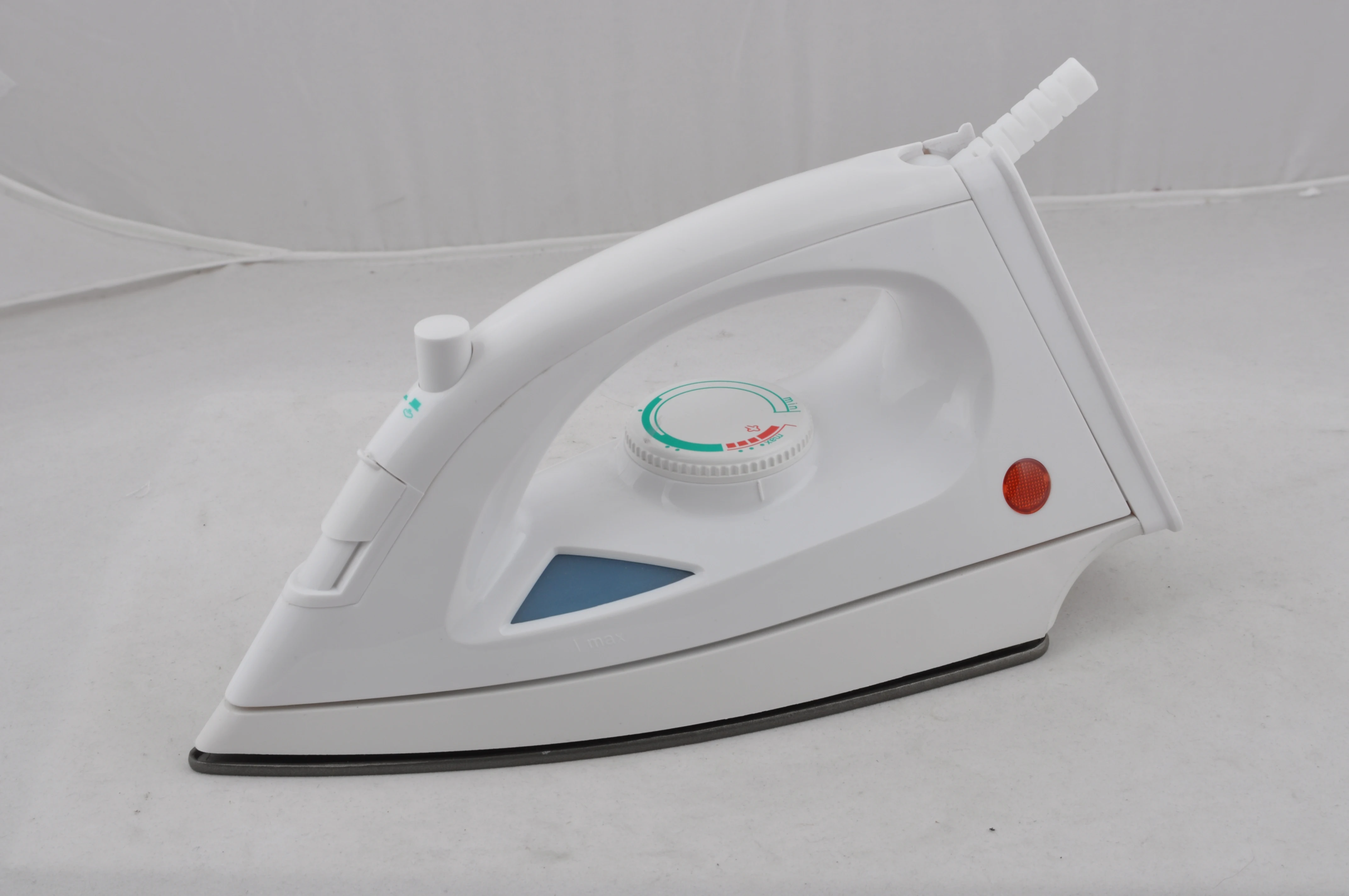 Surprise Price Light Weight Mini Hand Plastic Electric Dry Iron with Spray
