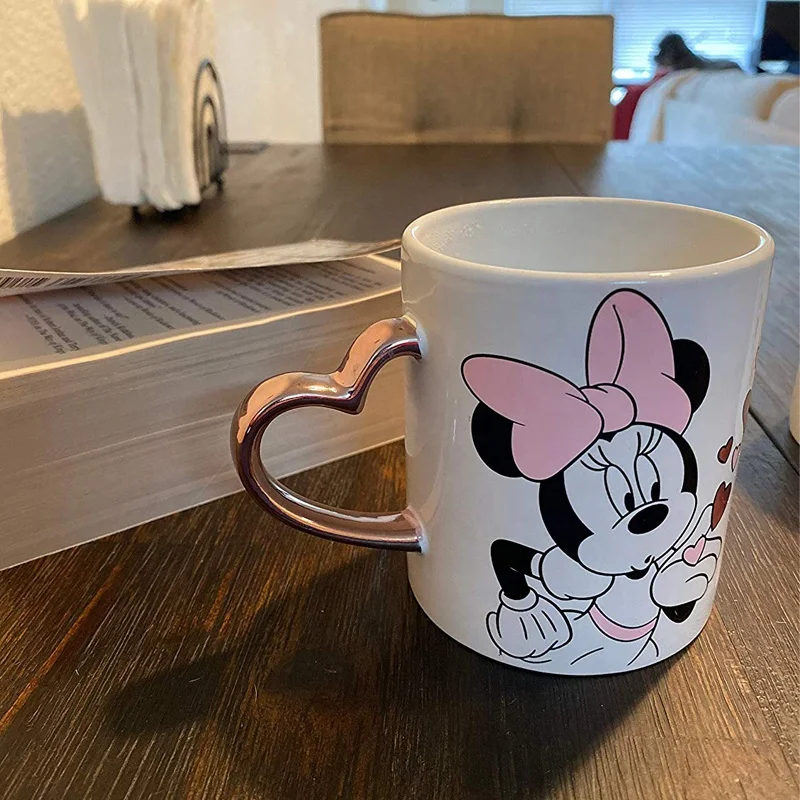 14 oz Minnie  Blowing Kiss  Design with Heart Shaped Metallic Handle couple mug
