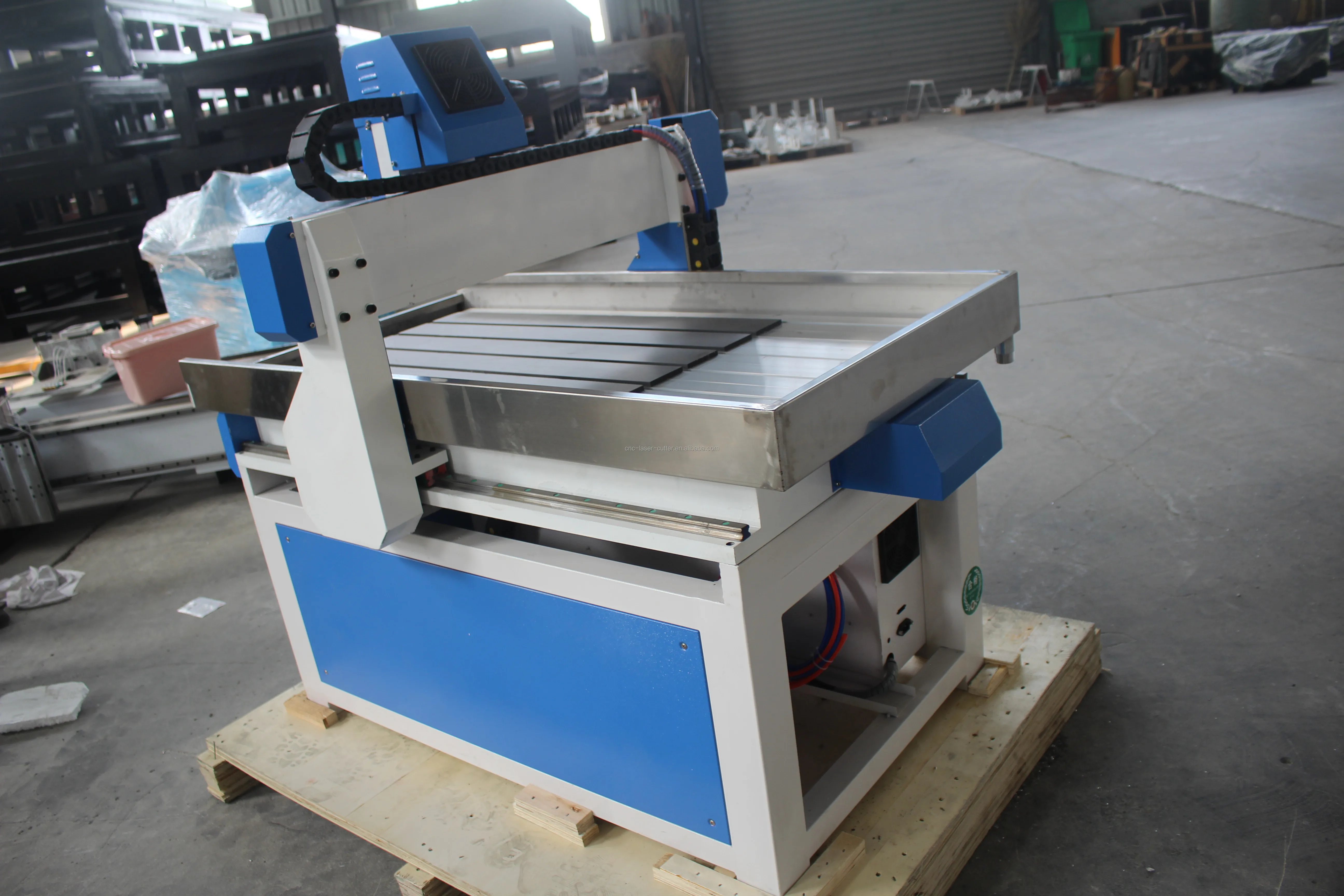 China manufacturer 3 axis mini 6090 desktop mini cnc router for furniture making