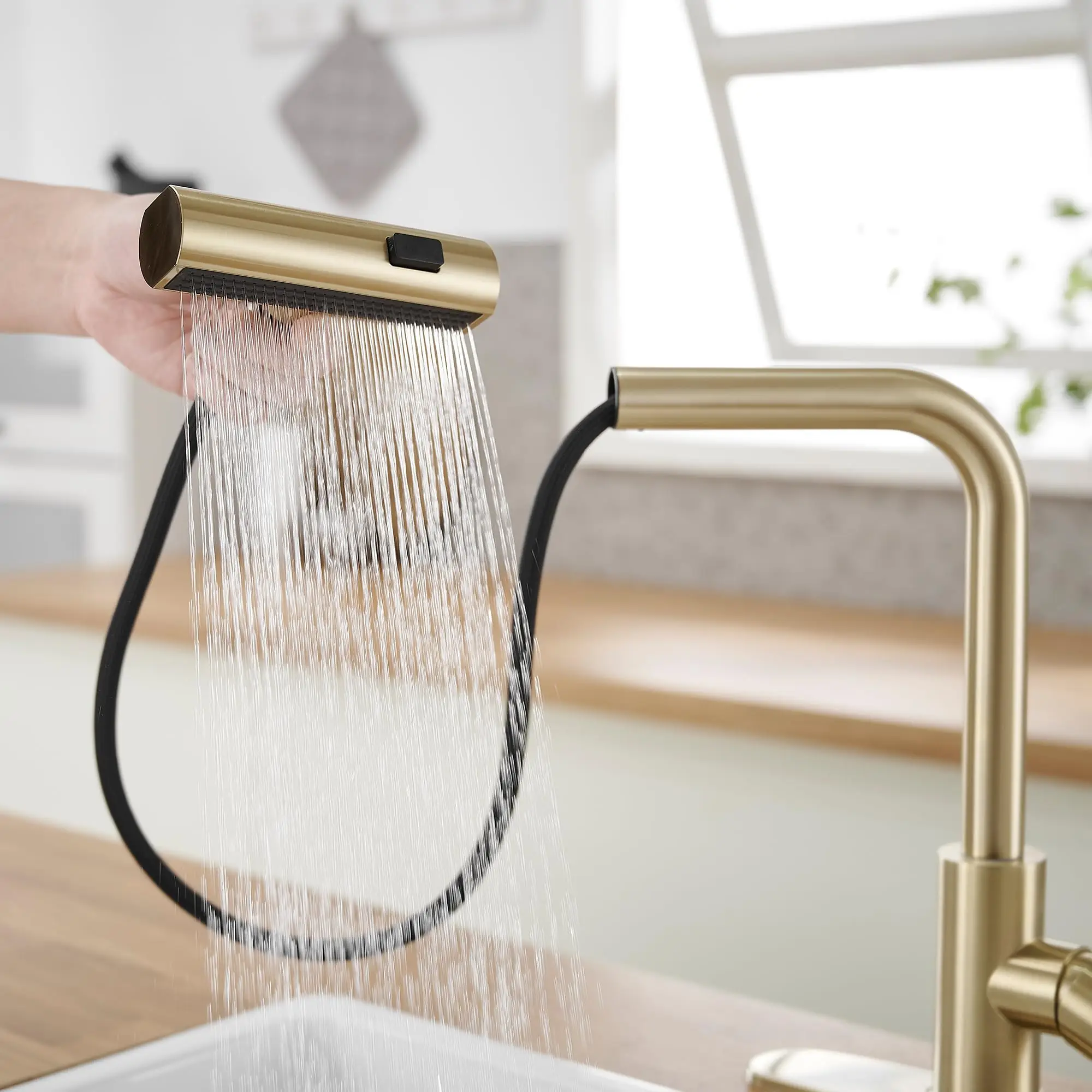 Factory Luxury Brass Kitchen Tap Sink Mixer Brushed Gold Kitchen Faucet With Pull Down Sprayer