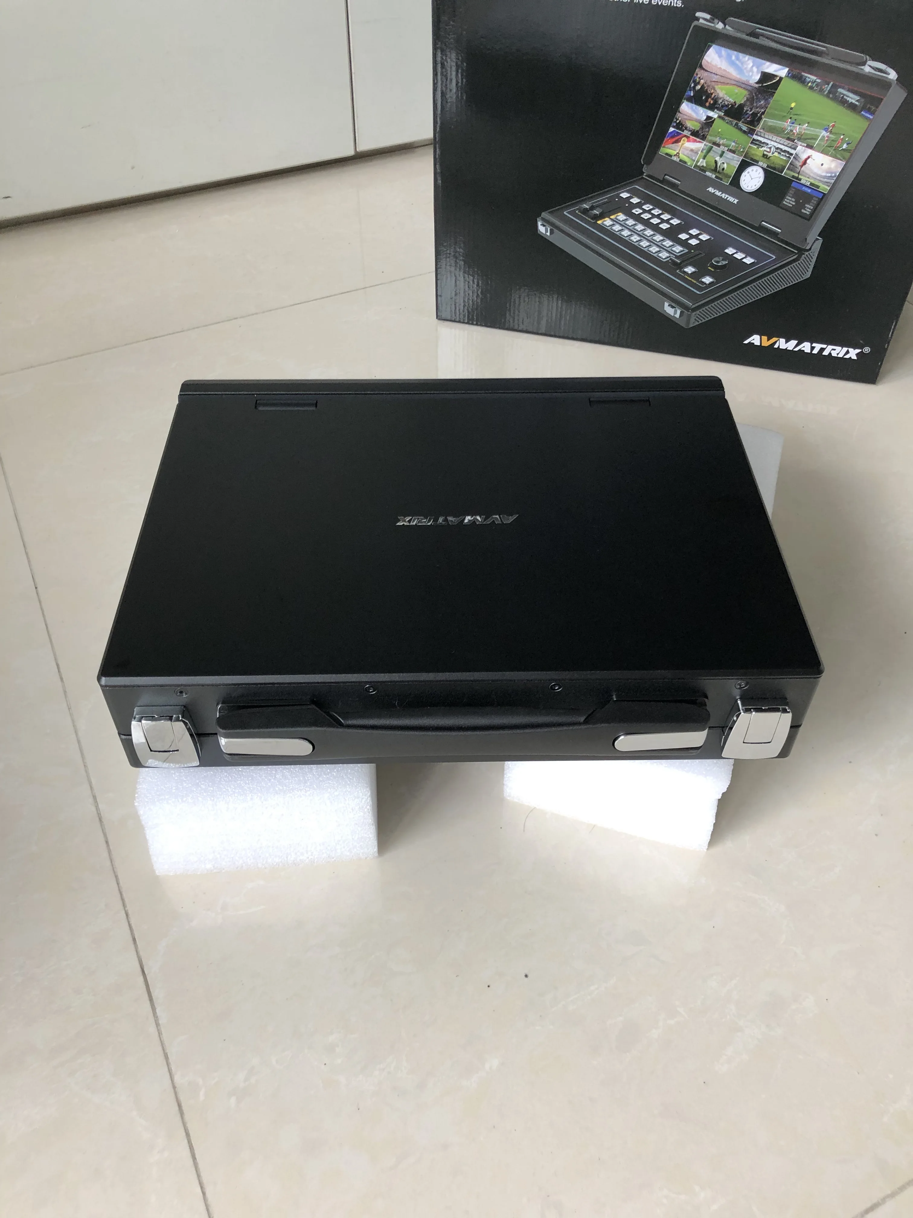 AVMATRIX PVS0613U Black Portable Full HD 13.3 inch 6 Channel SDI HDMI Live Streaming Video Switcher