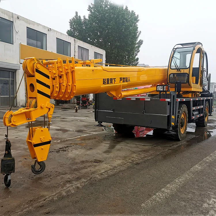 High quality and low price four-wheel drive crane 16 ton tire rough