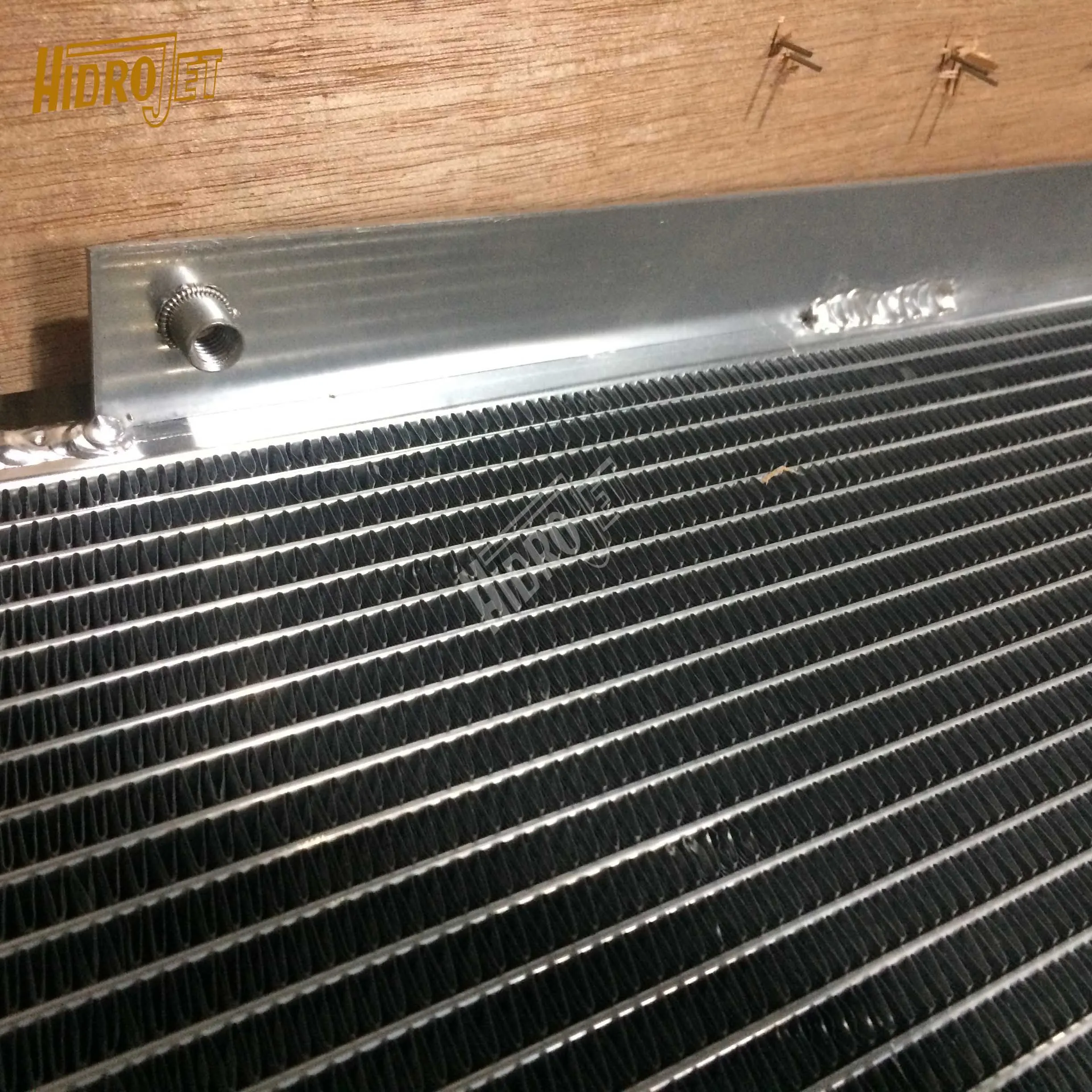 Construction machinery parts R220-9 excavator radiator water tank 11Q6-41710 water cooling radiator for sale