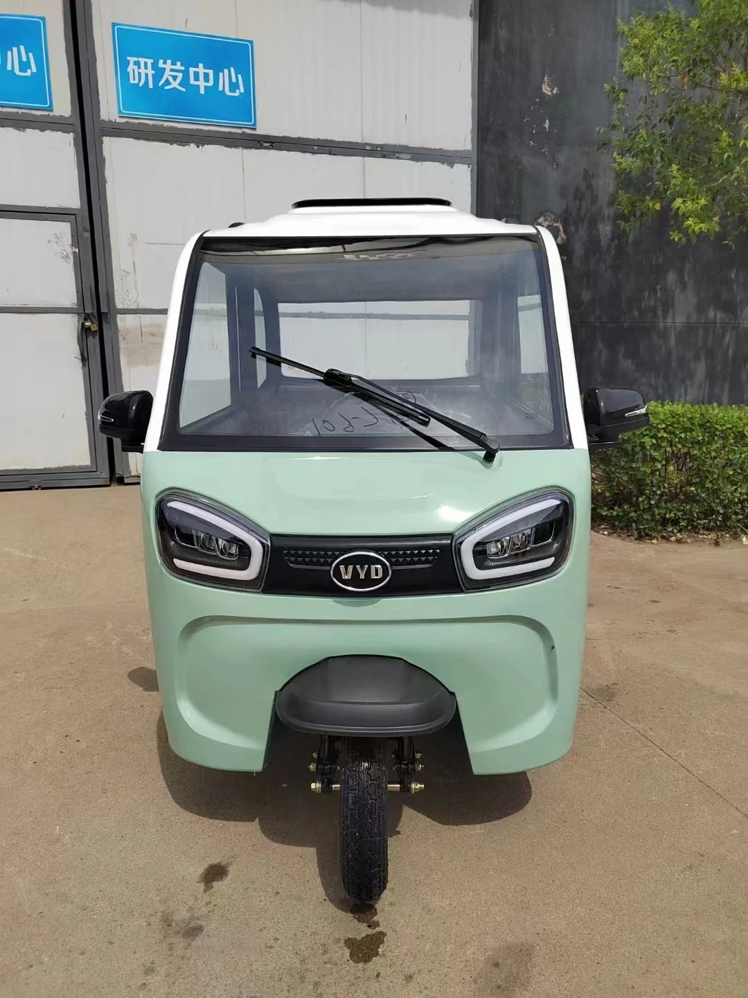 Chinese Supplier 3 Wheel Motorcycle Two Doors Three Seats Closed Cabin Adult Passenger Electric Cabin Tricycle