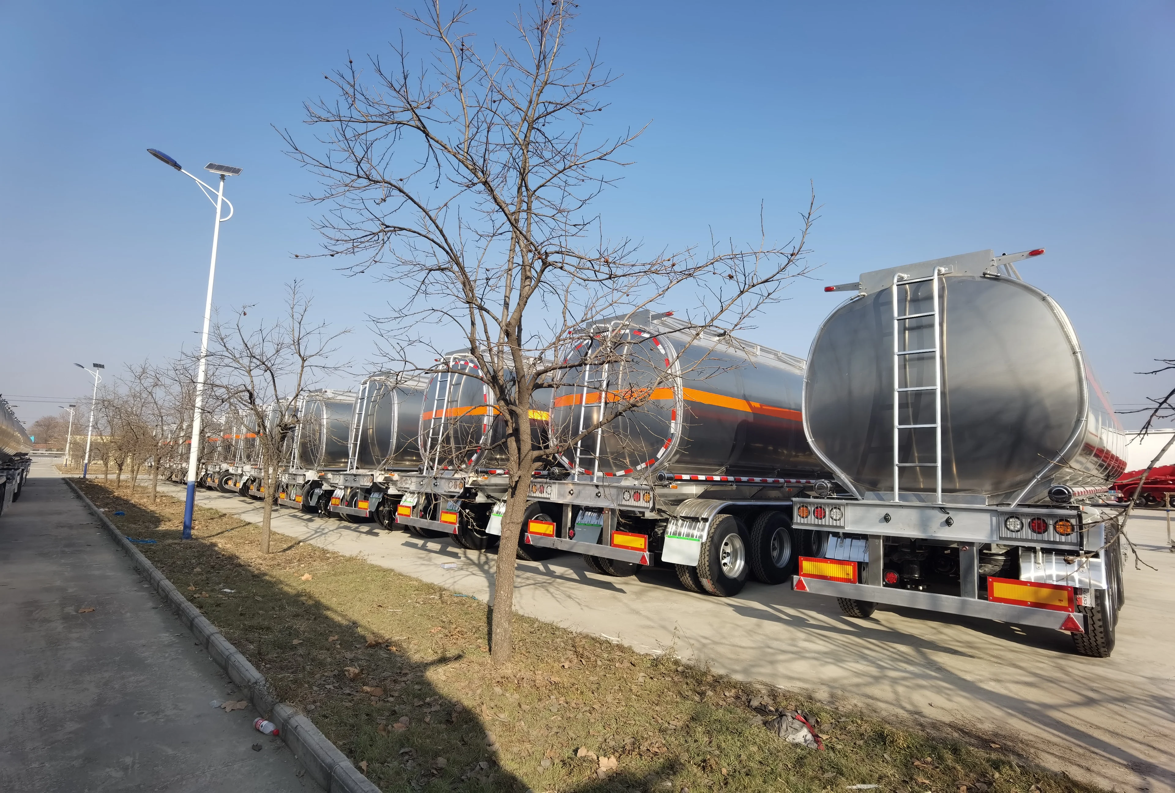 Vehicle Master China 3 4 Axle 40000 45000 Litre Oil Fuel Tanker Semi Truck Trailer For Sale