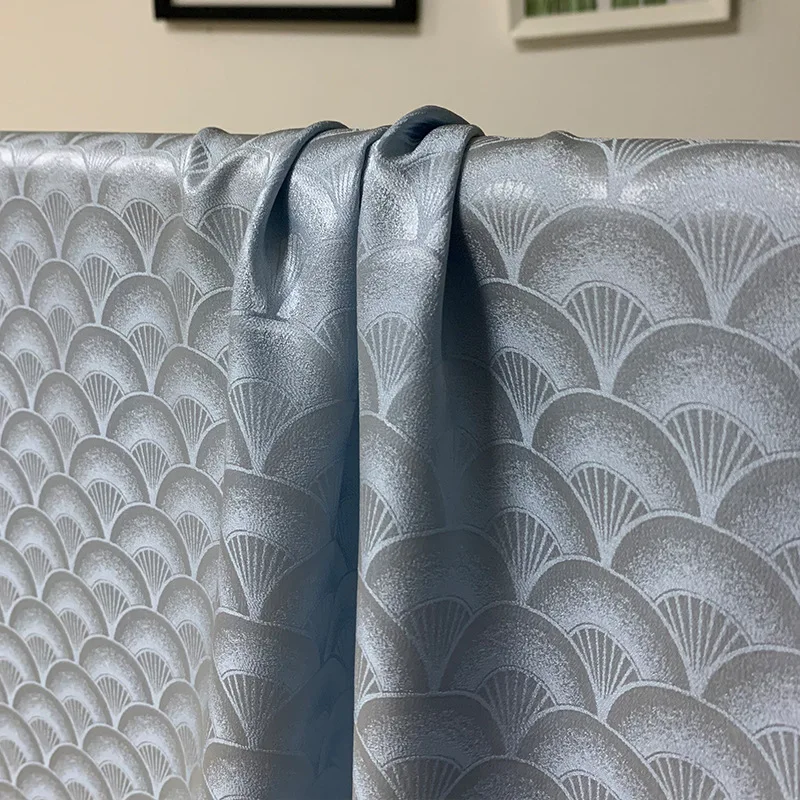 22 Momme Silk Scalloped Jacard Designer Fabric 70% Mulberry Silk 30% Viscose Silk Soft Sambo Satin Jacquard Fabric