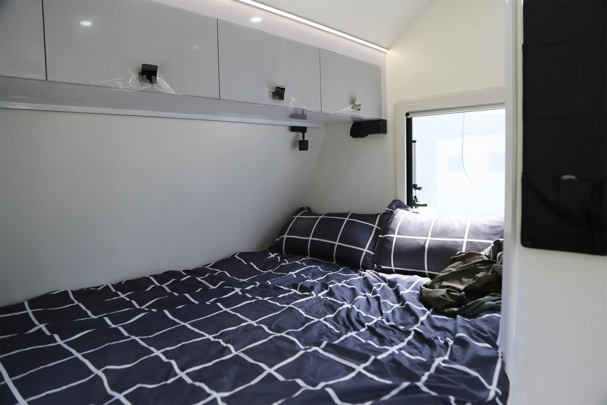 Fiberglass Camper Van Trailer Off Road Toy Hauler Camper Australian Off-Road Pop Top 19Ft Outdoor Toy Hauler Ecocamper