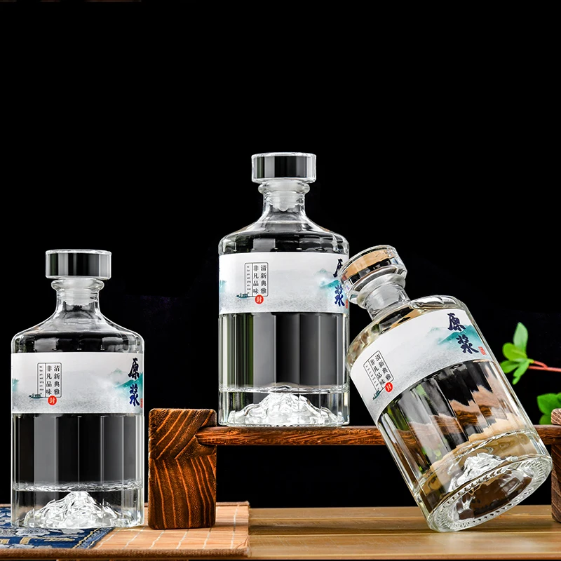 High Quality Glass Whiskey Bottle 500 ml Wine Bottles Glass Whisky Bottle With Cork