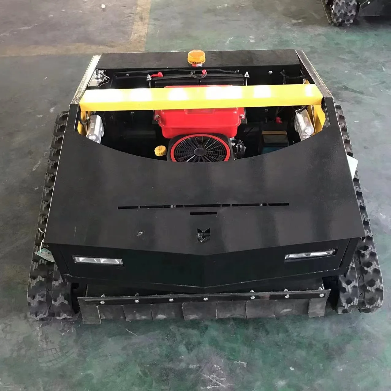 800mm Width 16hp Remote Control Slope Mower Crawler Lawn Rubber Tracks Powerful Selfpropelled