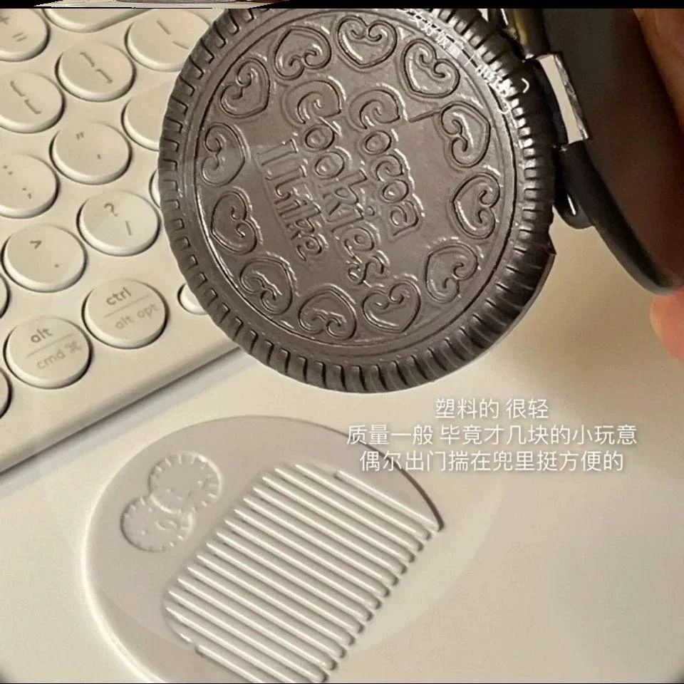 Hot Selling Oreo-like Chocolate Biscuit Shape Pocket Mirror with Comb Mini Sized Bi-folding Mirror Perfect for Photo Shooting