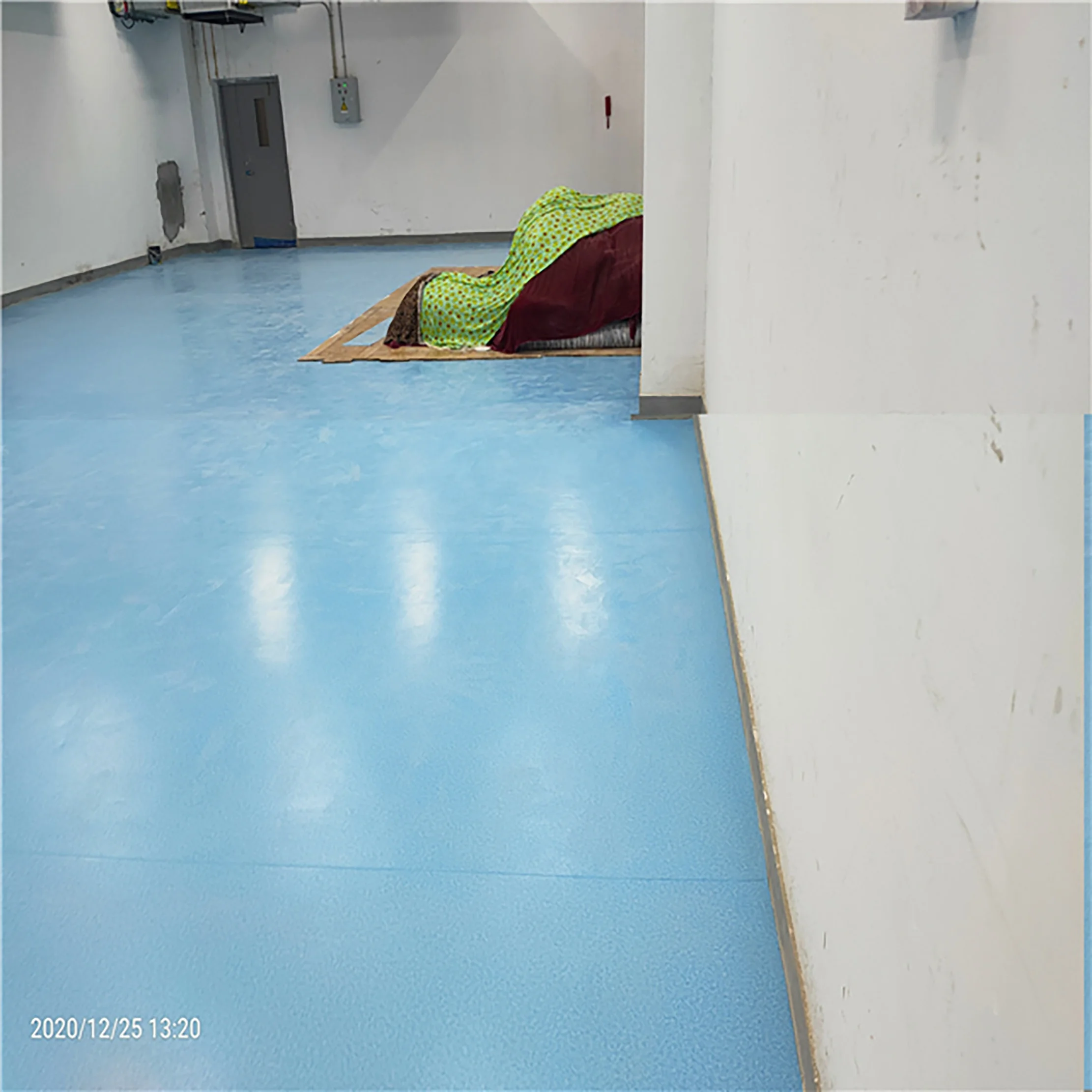 Wholesale Quartz Recycled Vinyl Floor Tile