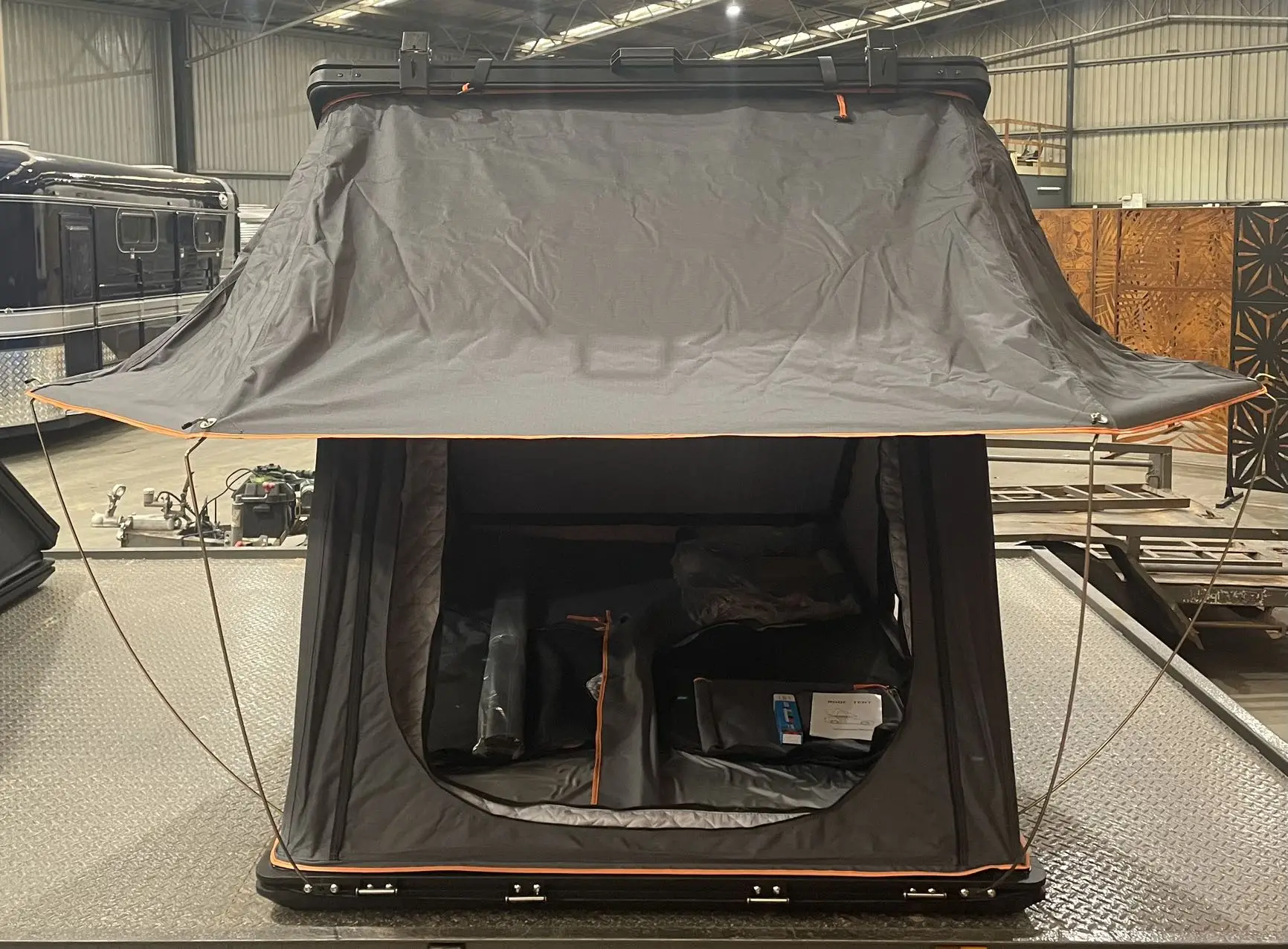 Aluminum Honeycomb Clamshell Hard Shell Rooftop Tent Outdoor Camping Triangle Rooftop Tent