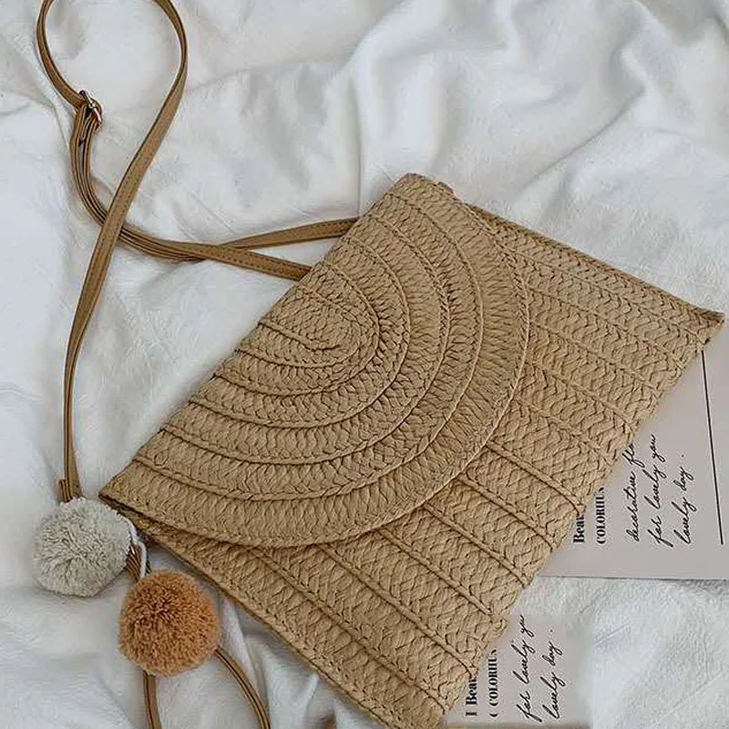 Соломенная сумка-мессенджер с одним съемным кожаным ремешком