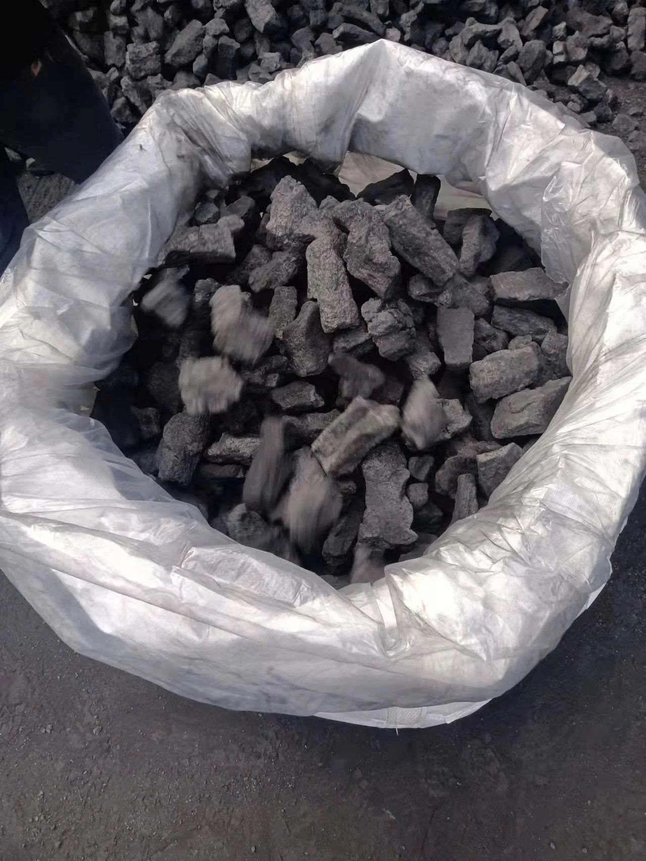 Литейный кокс с высоким содержанием углерода и низким