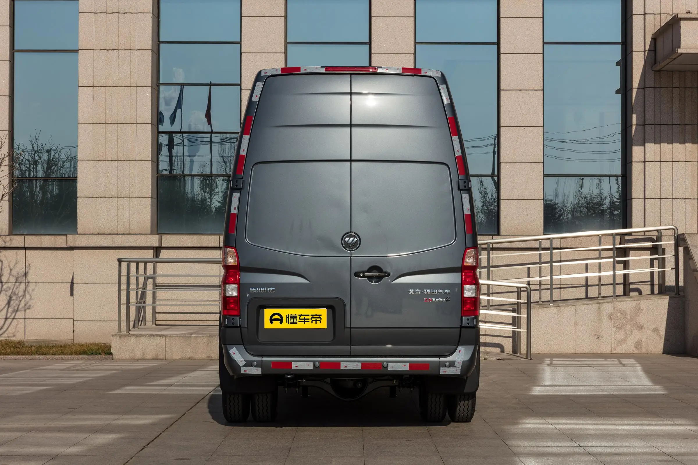 Luxurious High Roof Diesel Foton Trucks 7 Seats Mini Van Minibus Van China New Mini Delivery Van
