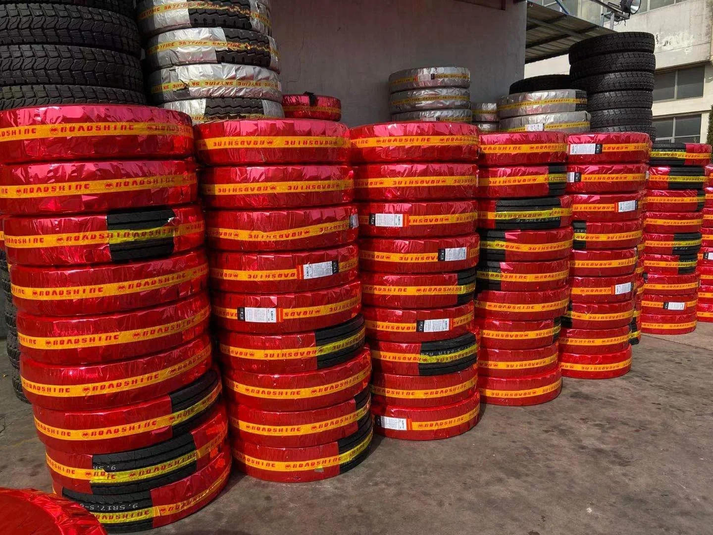 Top quality tires Brand Road shine 11R22.5 11R24.5 315/80R22.5 295/80R22.5 chinese truck tyres