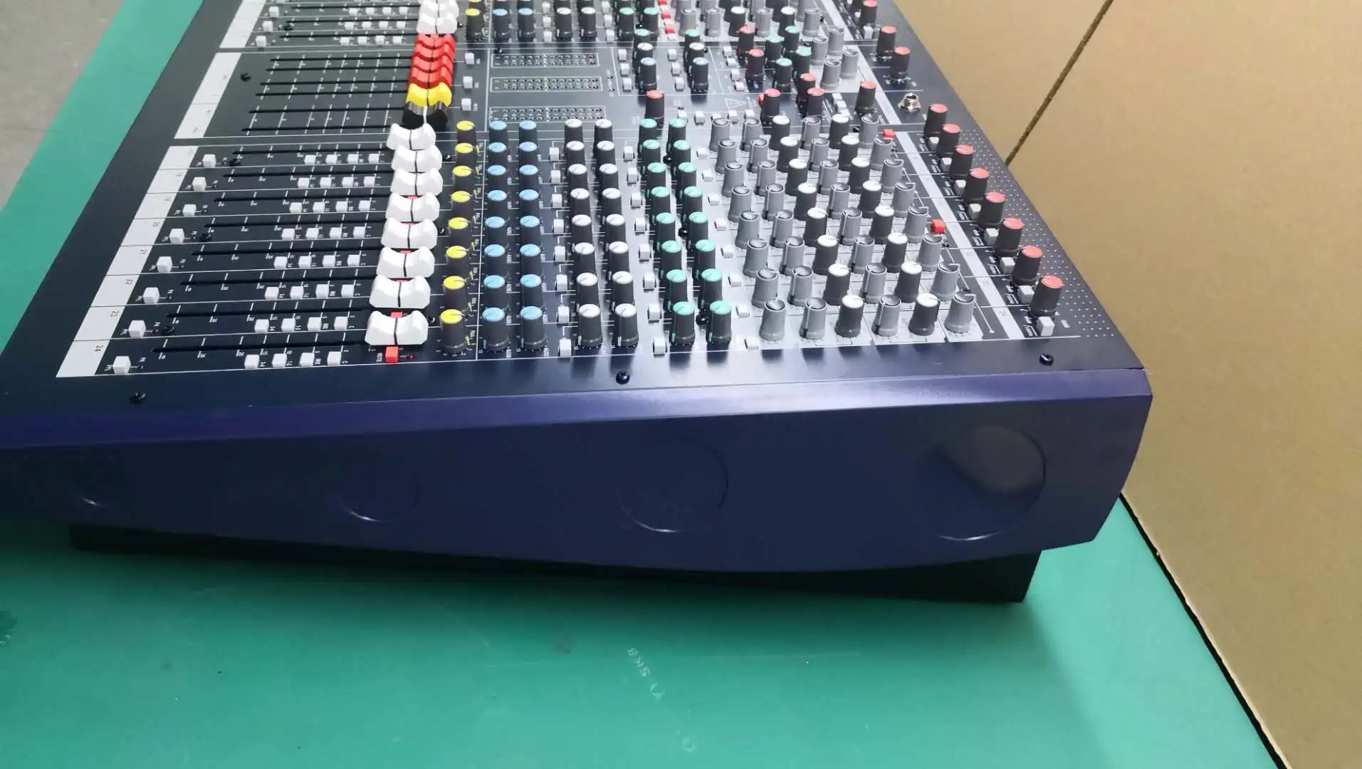 LX9-24 микшерный пульт 24 канальный аудио