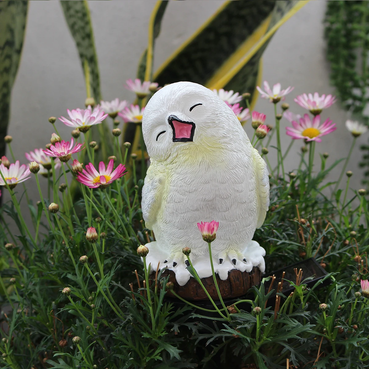 Custom Resin Animal Snowy Owl Figurine with Solar Power Owl Statue Decorative Polyresin Bird Outside Statues for Home Decoration