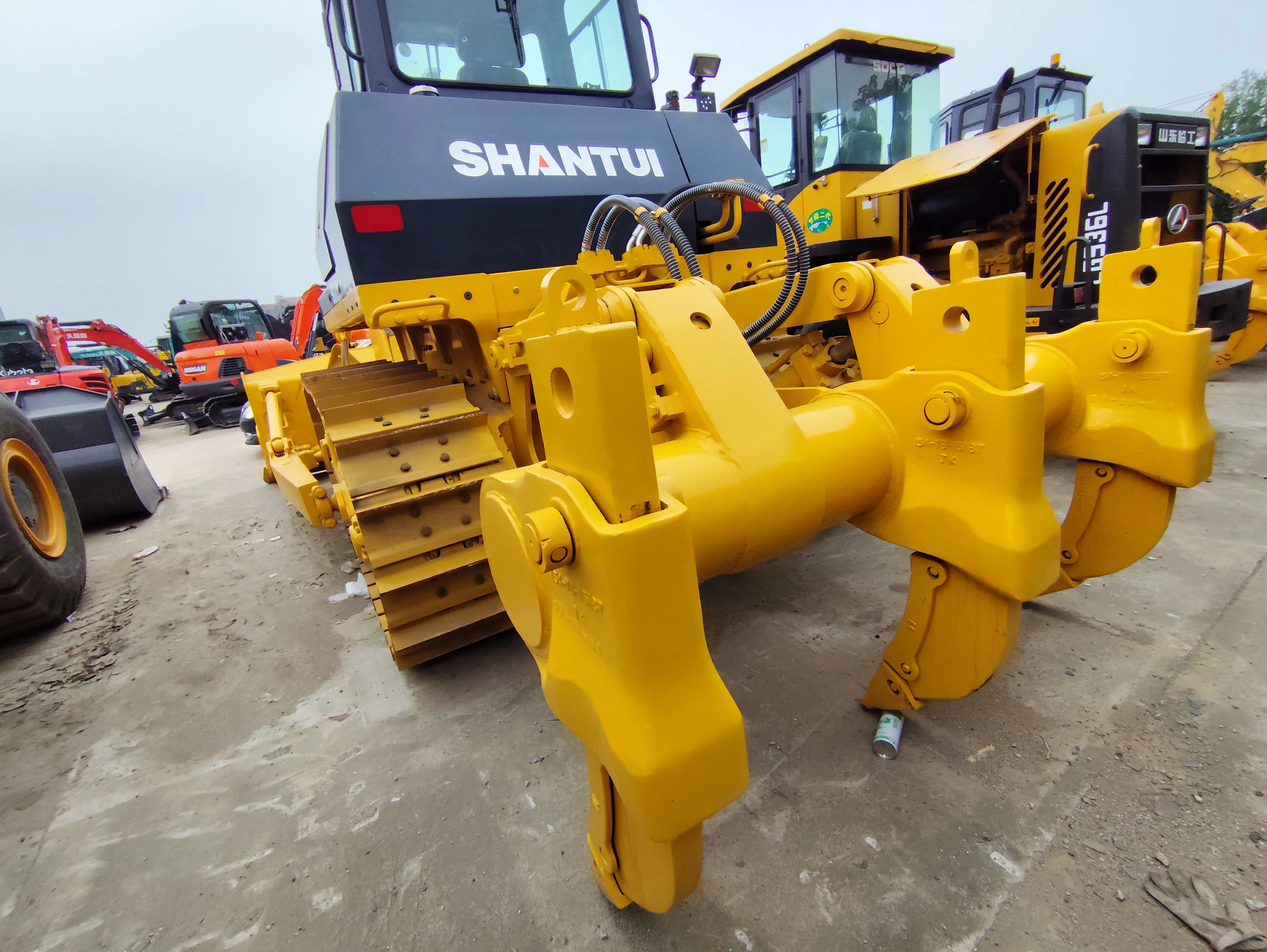 SHANTUI 220HP SD22 Crawler Rock Bulldozer 320Hp Shantui Bulldozer SD16 SD32 On Sale