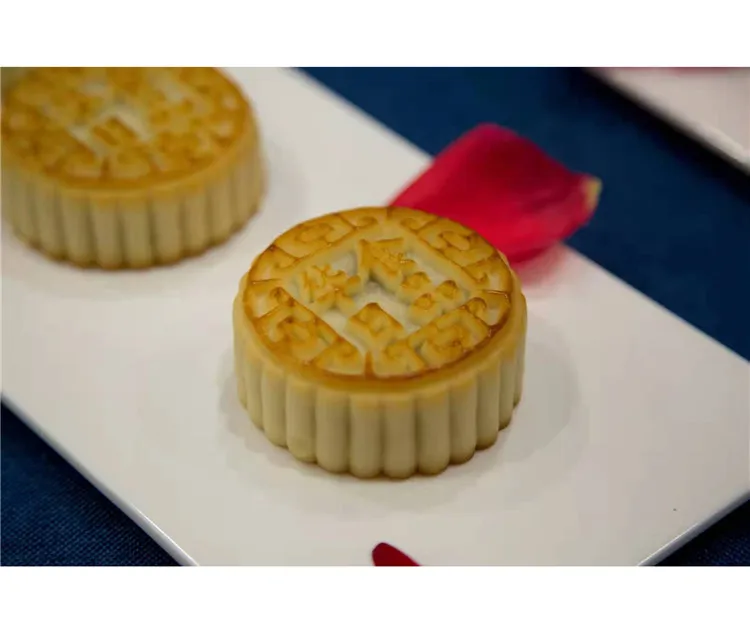 New Product Mid-autumn Festival Multi-flavored Red Bean Paste and Five-ren Moon Cakes Wholesale in