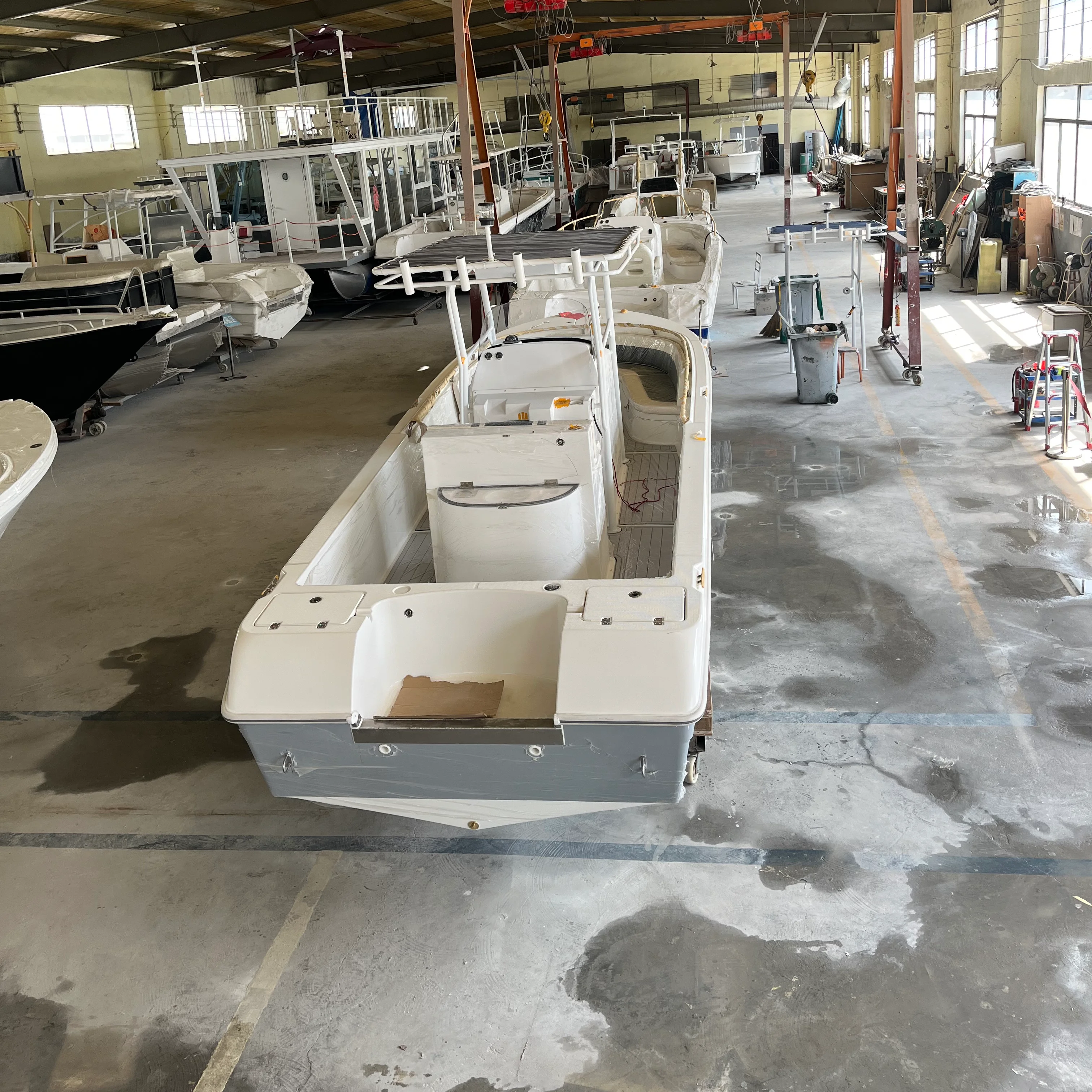 CE Certified Fiberglass High Speed Sports Boat Family Leisure Fishing Boat