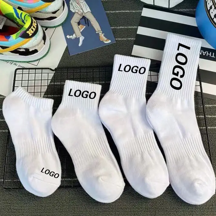 Designer Casual Jacquard Knitted Letter Wholesale Crew Cotton Brands Socks Funny Sports Custom Socks Men