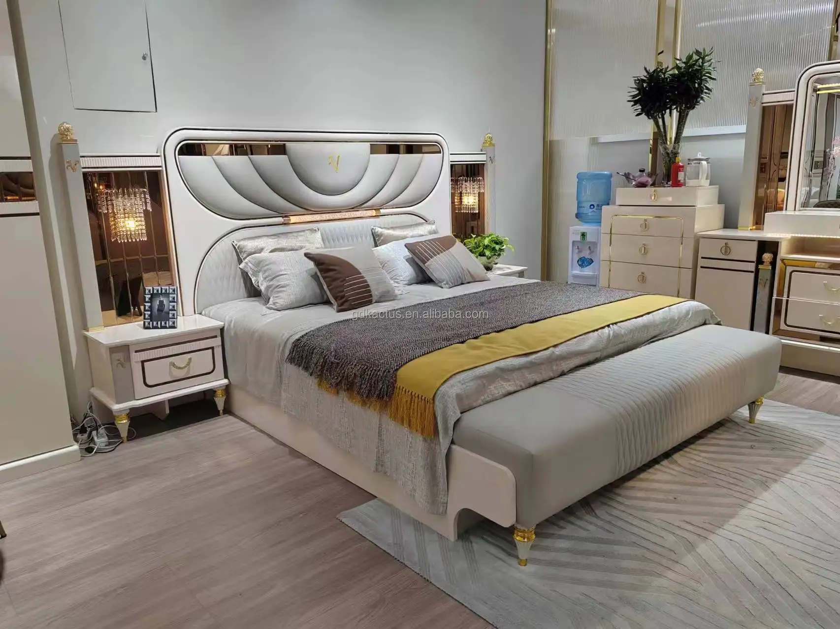 2024 new luxury modern mirrored beautiful romantic elegant king size bedroom furniture set high gloss beige bedroom sets