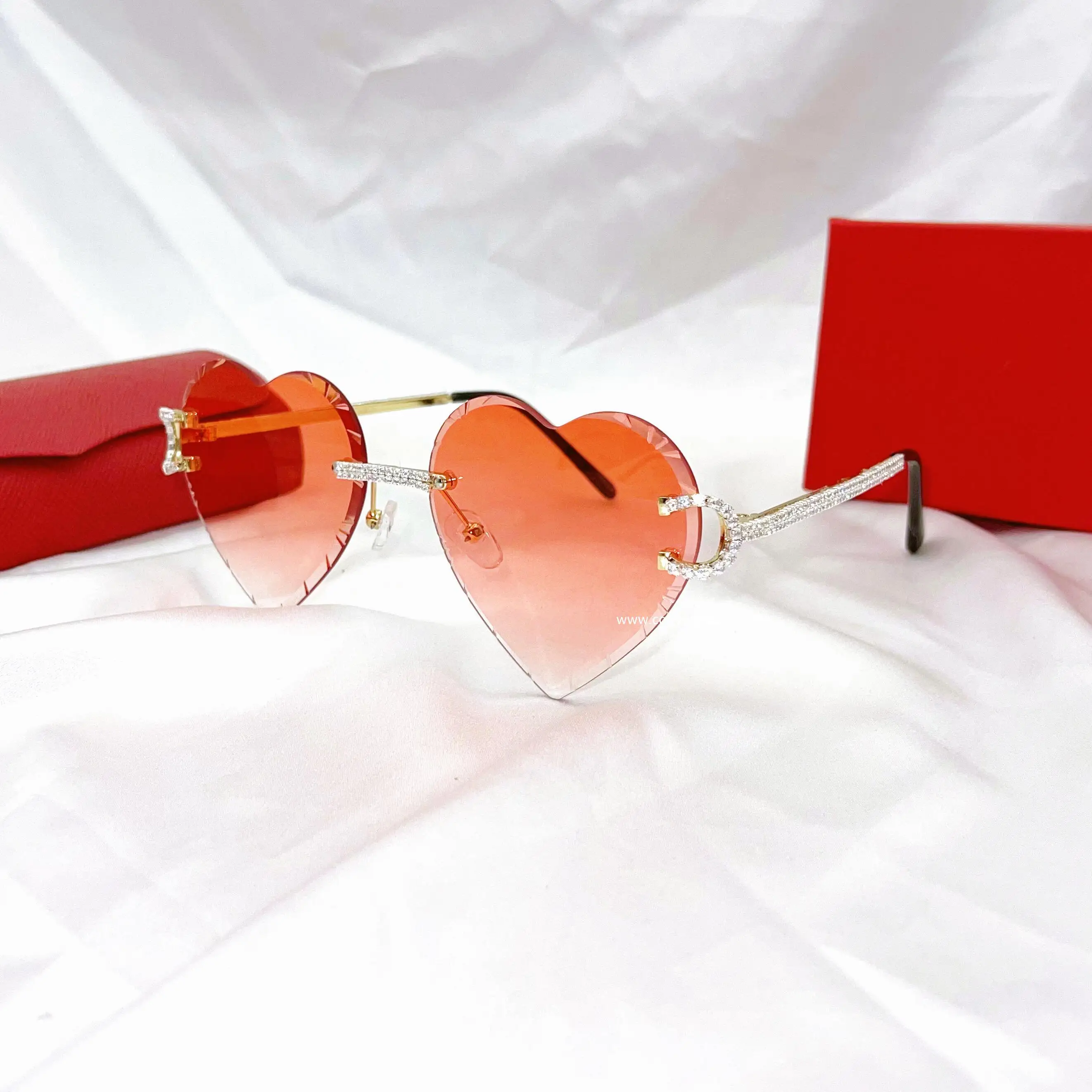 2023 New Sunglasses for uniset doamonds Fashion Trend Sunglasses Metal Gradient Color Glasses Wholesale heart cut sunglasses