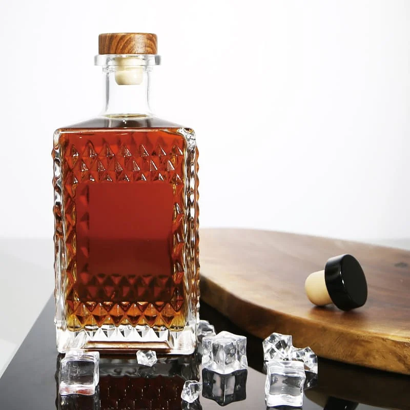 Luxurious 750ml Square Glass Bottle with Cork Lid for Distilled Spirits