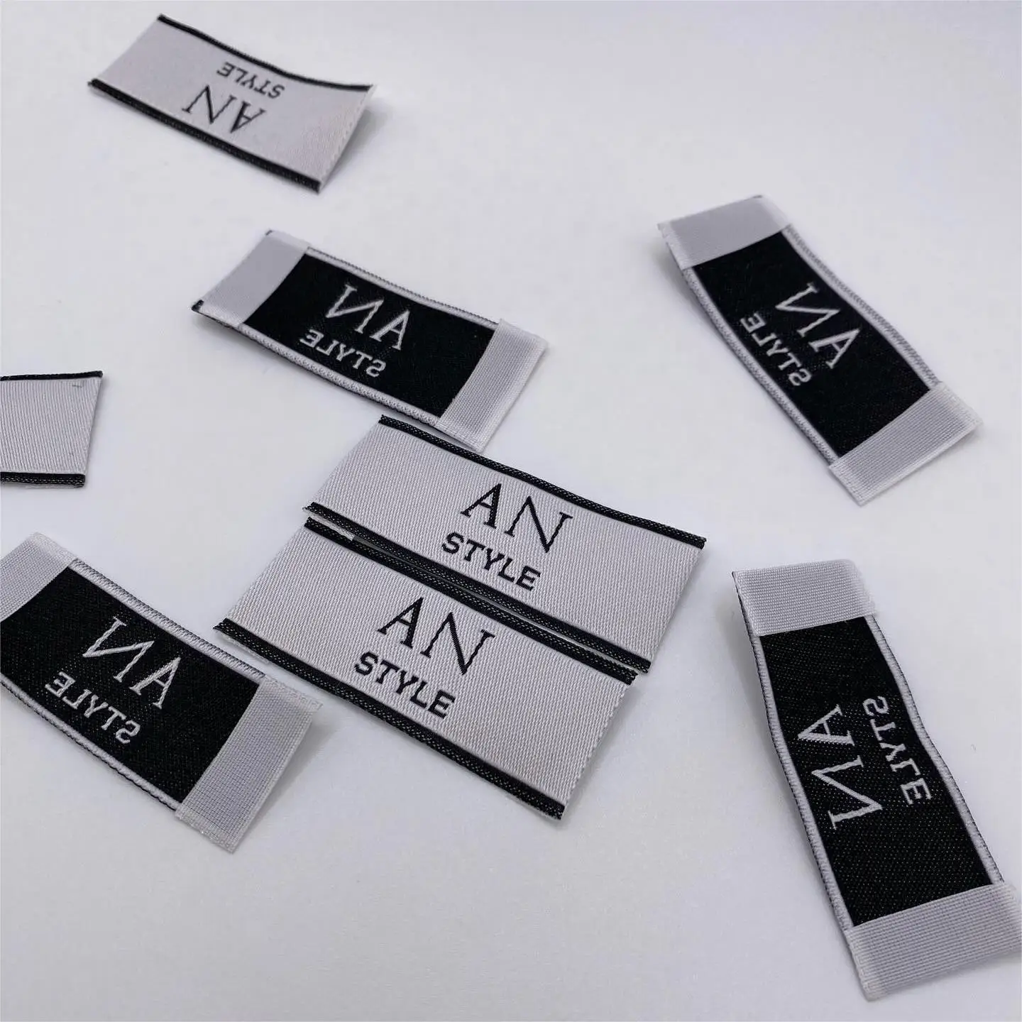 Custom Brand Logo Fabric Rubber Silicone Printing Woven Labels Clothes Neck Tag Labels Garment Sewing Label