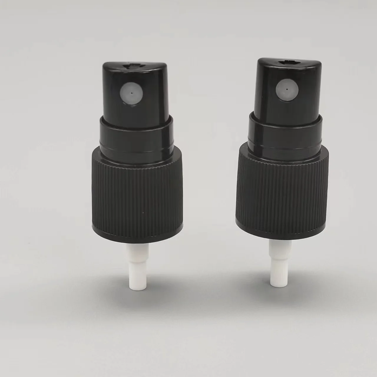 Hight Quality 18 415 sprayer plastic screw nozzle smooth atomizing white black 18mm fine mist spray